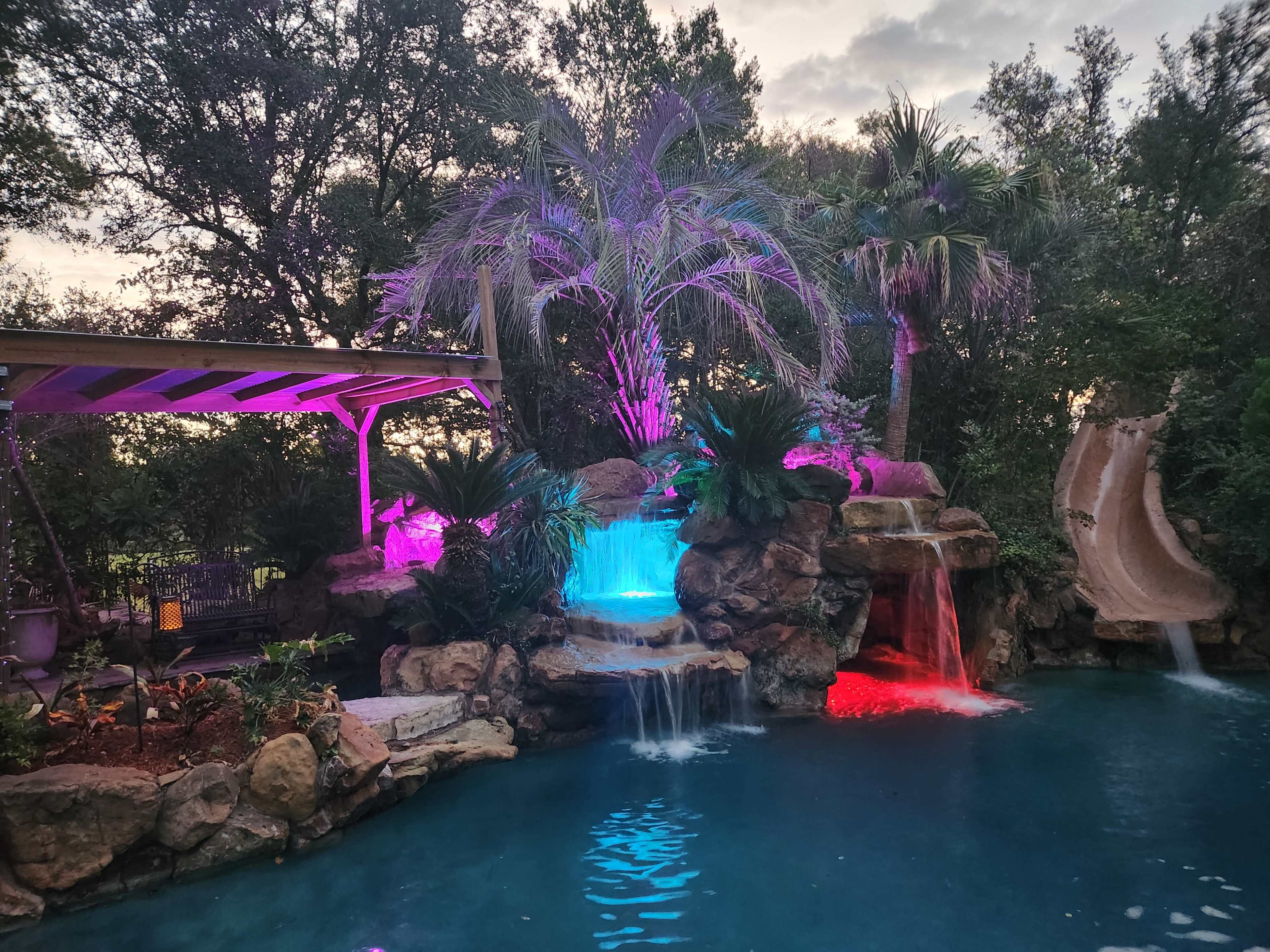 Stunning Tropical Pool and Spa With Boho Interior Image in , Conroe, TX