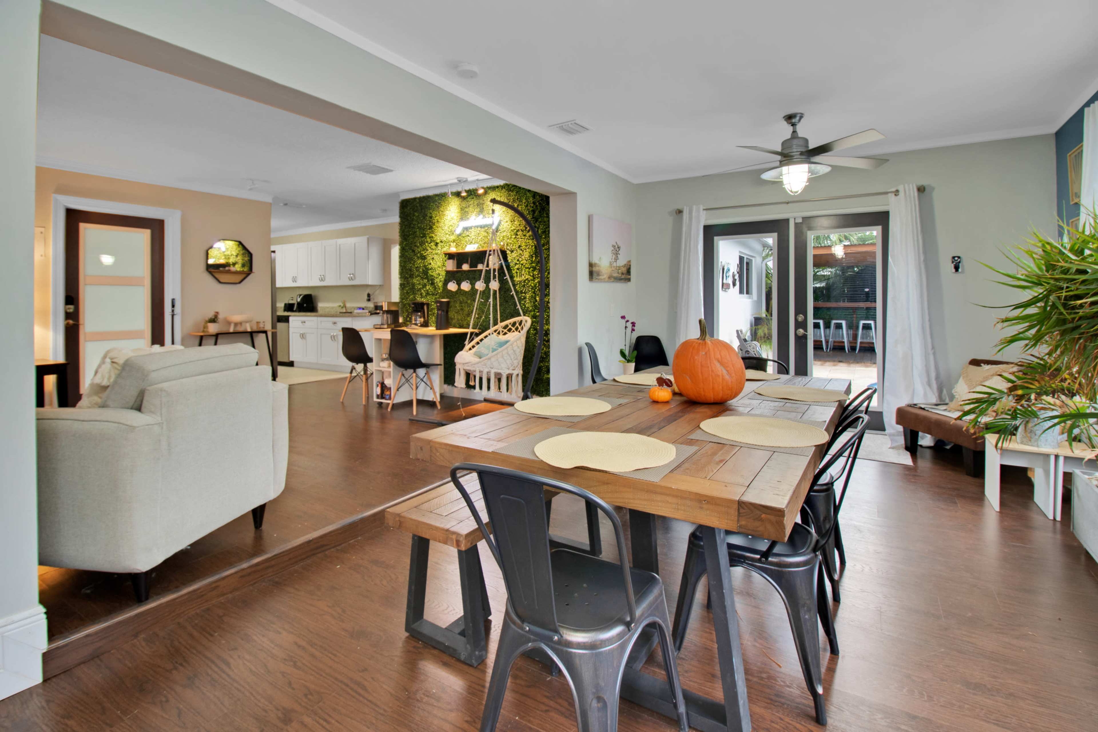 🌴3BR HEATED and Salt Water Pool Home | FTL Airport/Beaches/Las Olas Image in South Fort Lauderdale, Fort Lauderdale, FL, FL