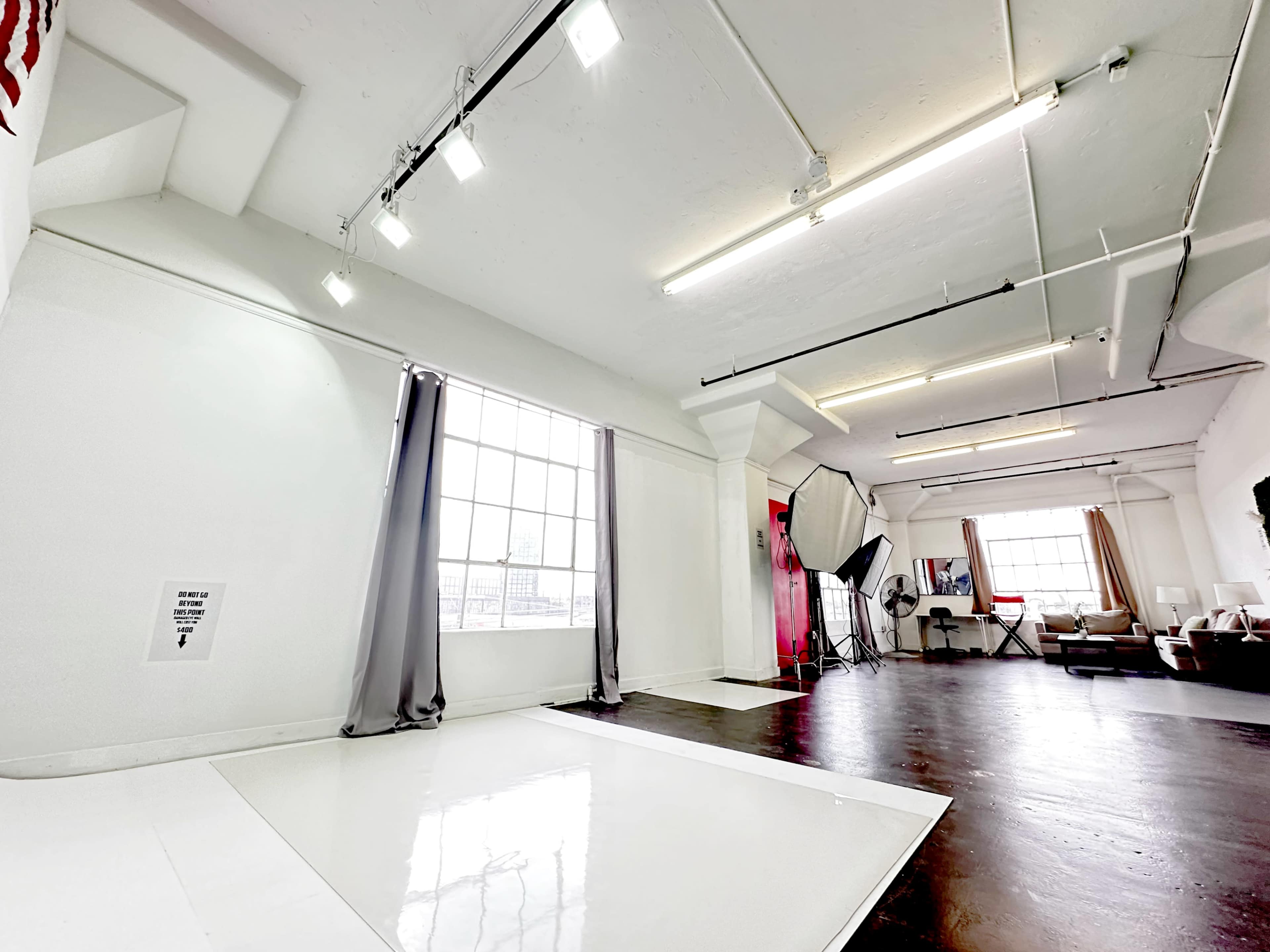 Beautiful Studio with Cyc Wall, Green Screen, Natural Light, Multiple Backgrounds and Free Lighting Gear Image in Central LA, Los Angeles, CA