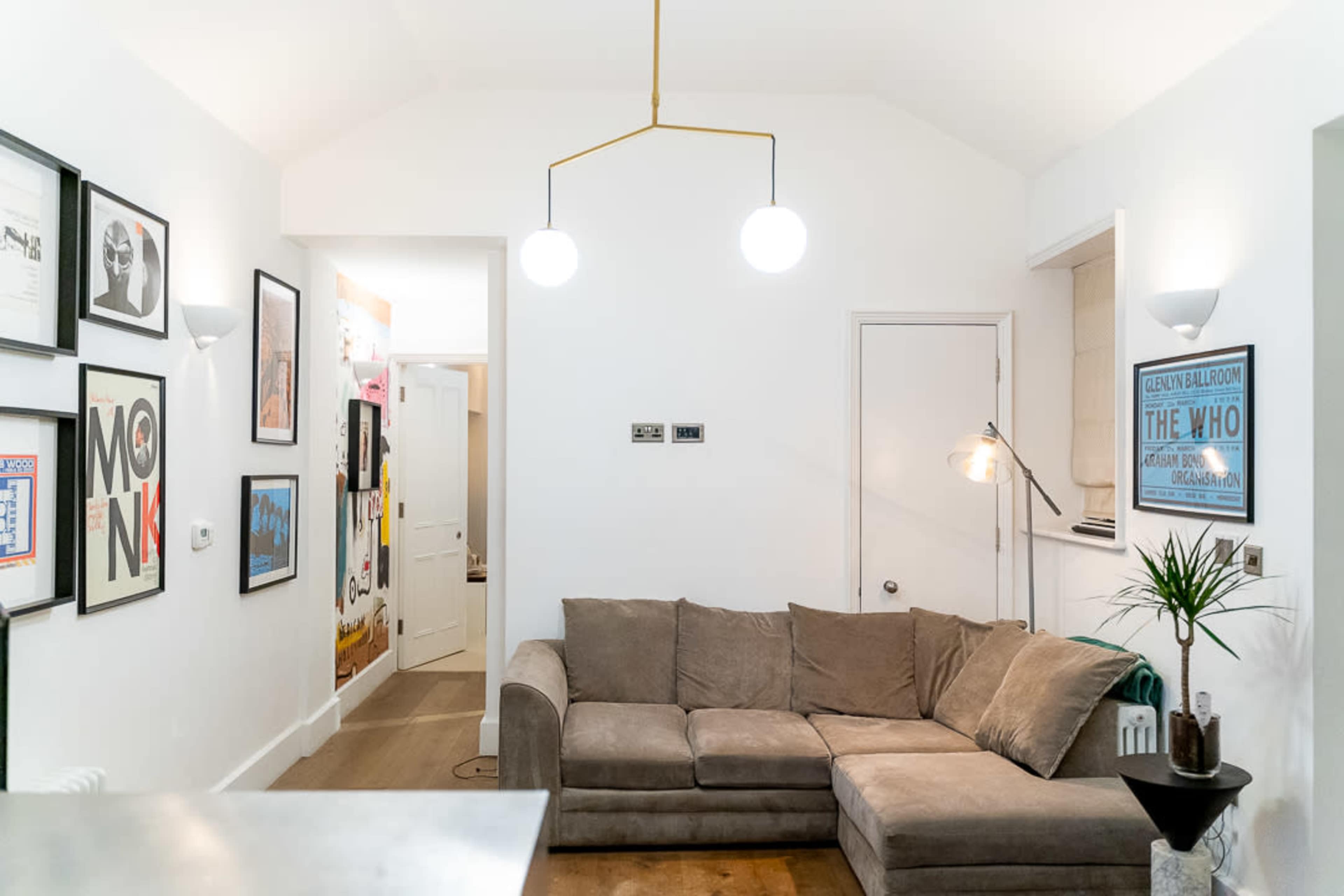 Open Plan Modern Cottage with Retro Cosy Feel - South East London Image in Woolwich, London, ENG