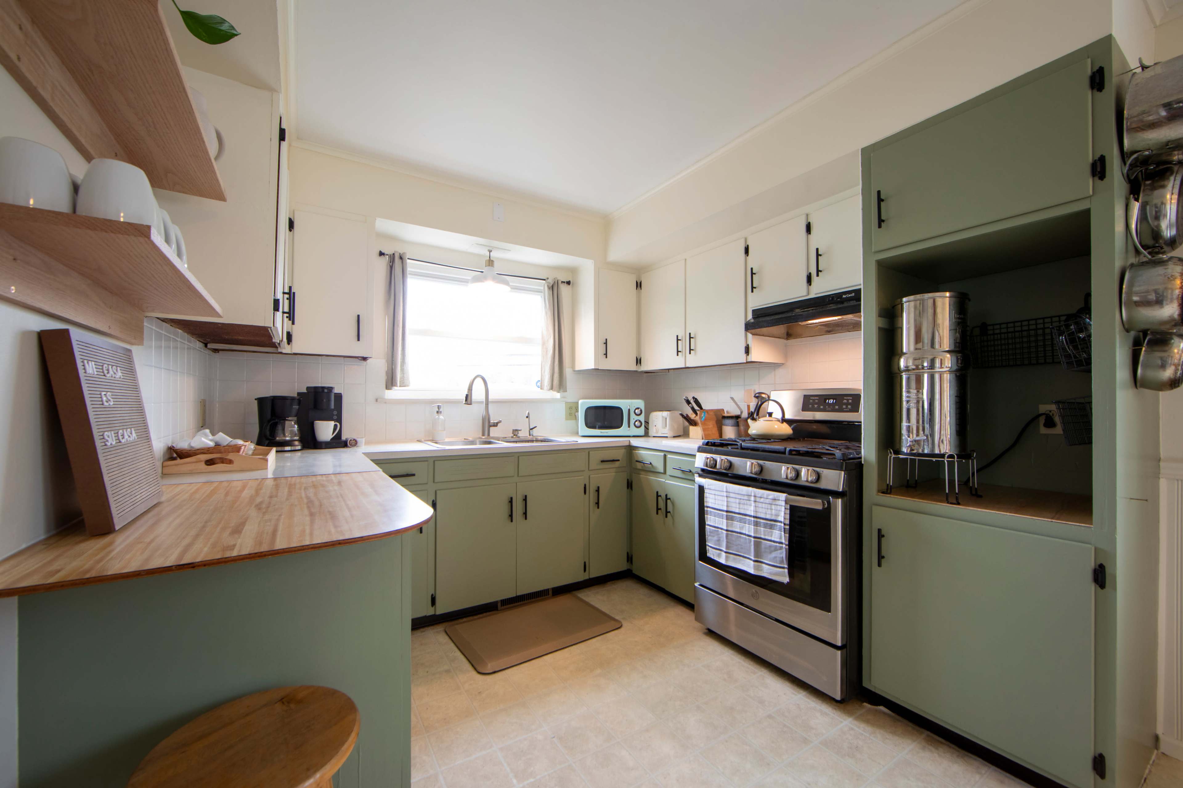 Smart TV | Stocked Kitchen | Minimalist Image in Springfield Township, Akron, OH