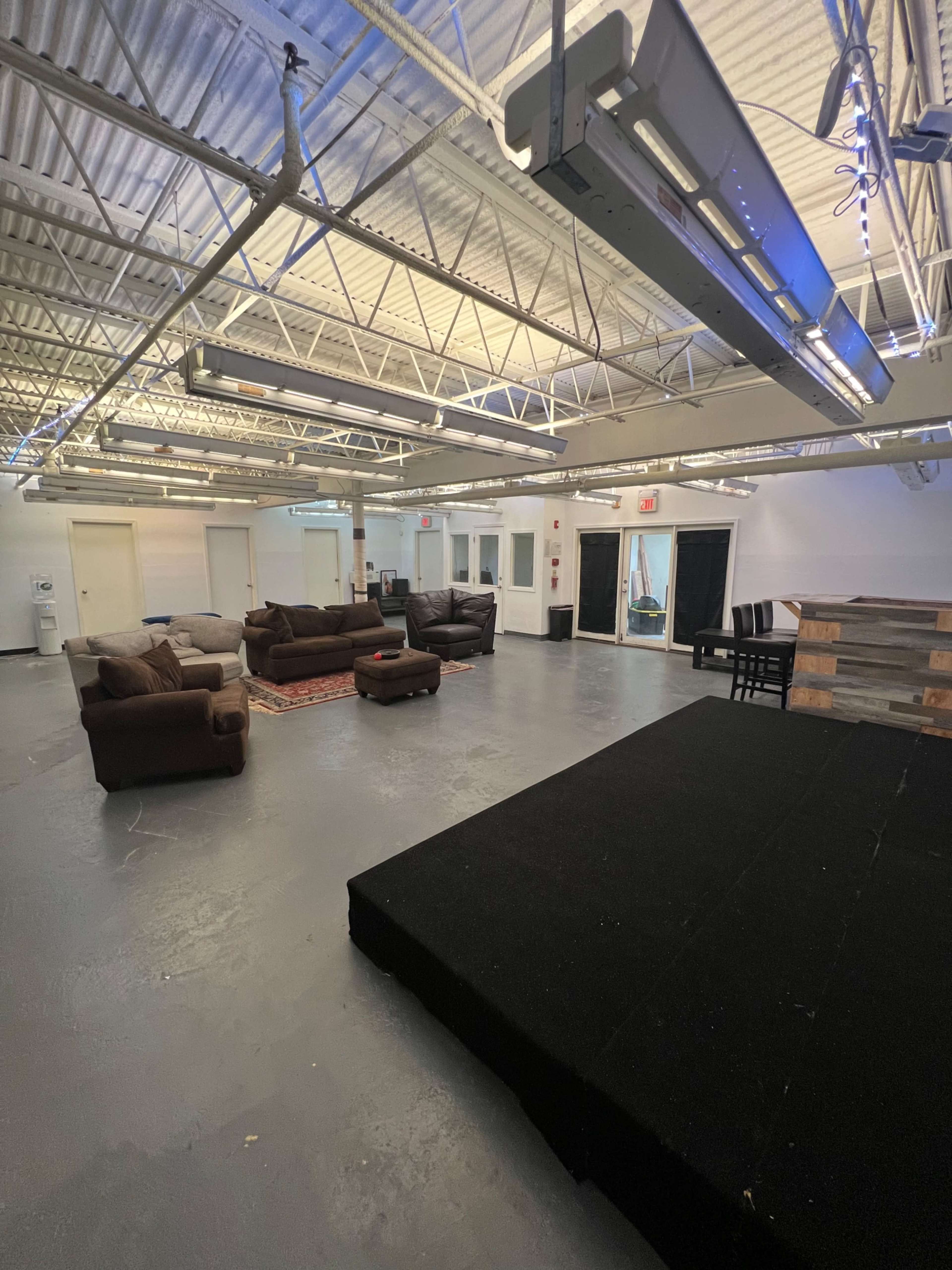 Stage Room Image in Lincoln Park, Yonkers, NY