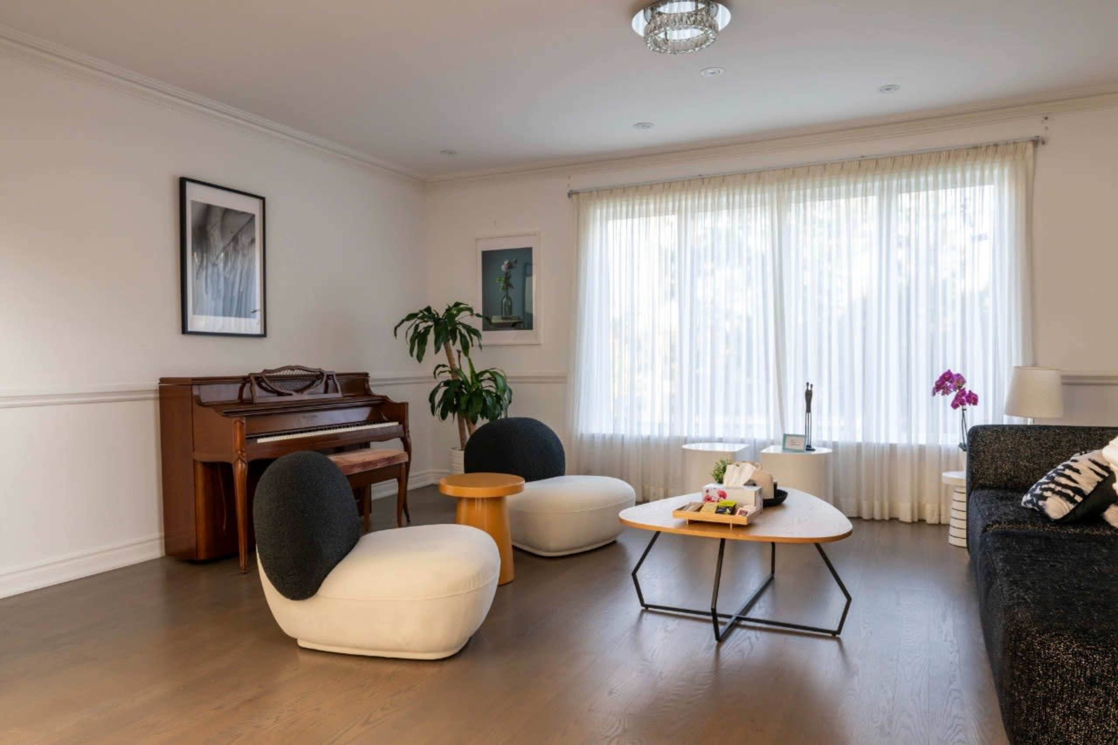 Luxury Home Studio for Intimate Events & Shoots Image in Thornhill, Markham, ON