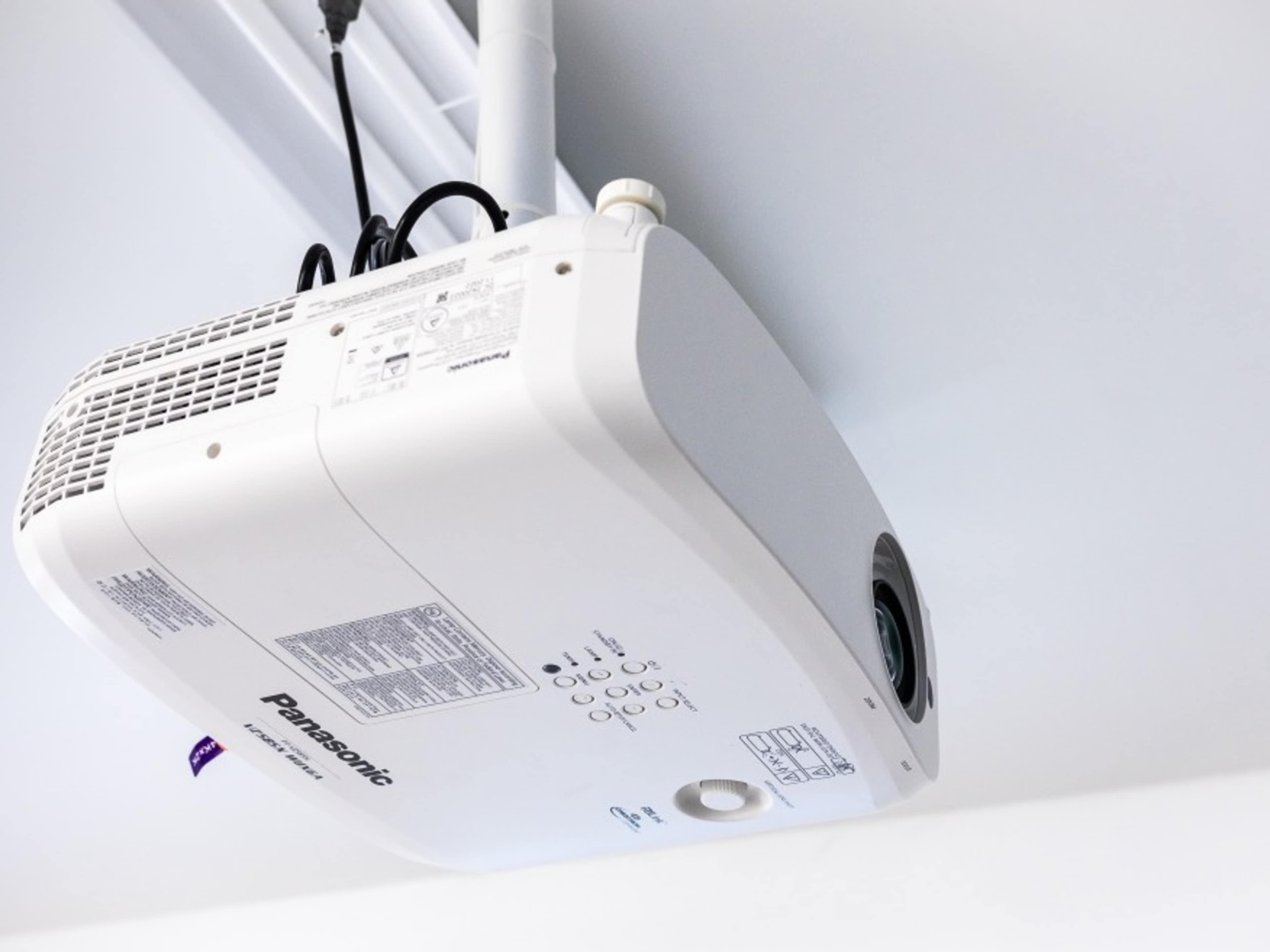 Panasonic Projector & Screen