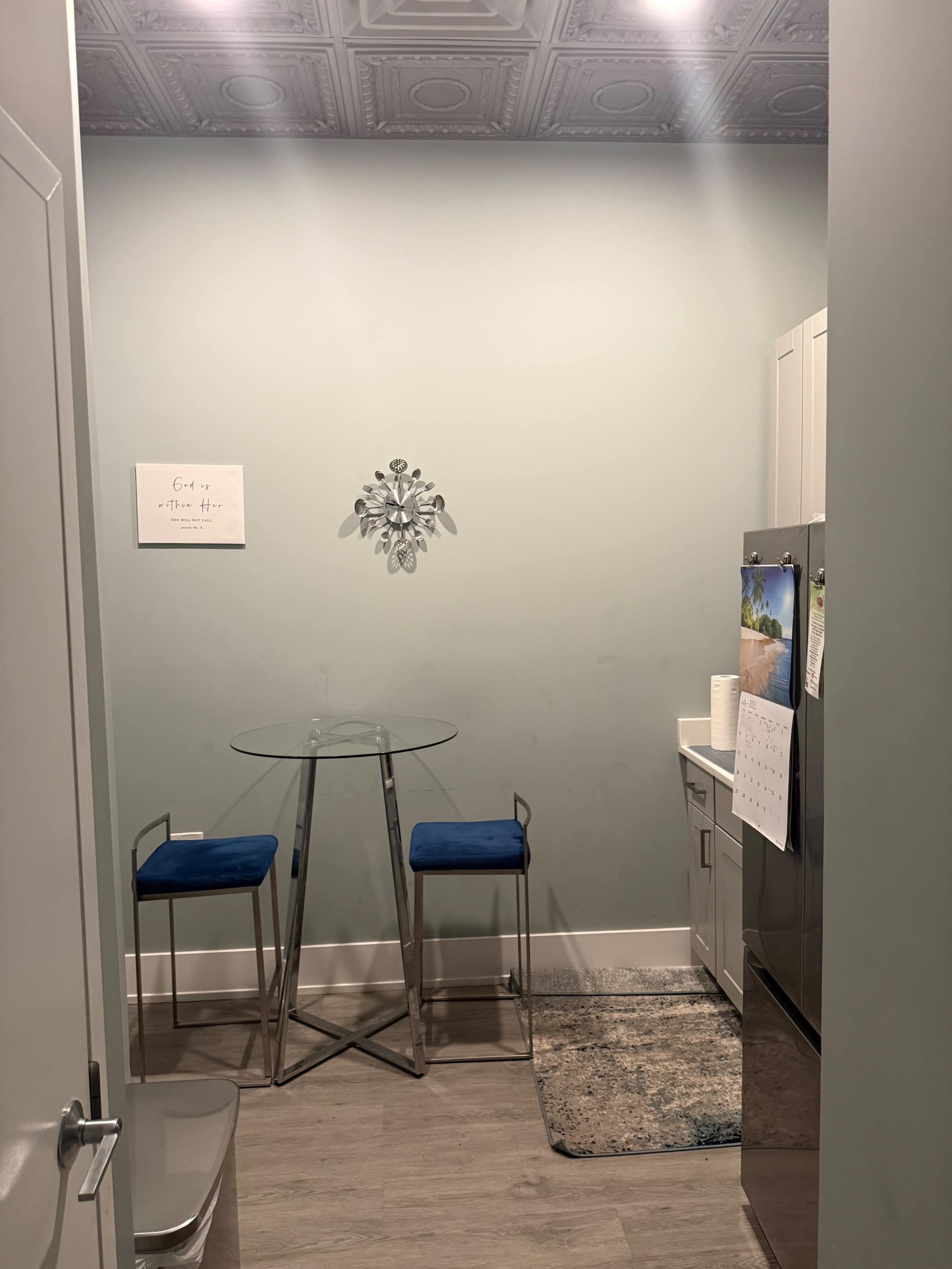 Rogers park elegant salon Image in Rogers Park, Chicago, IL