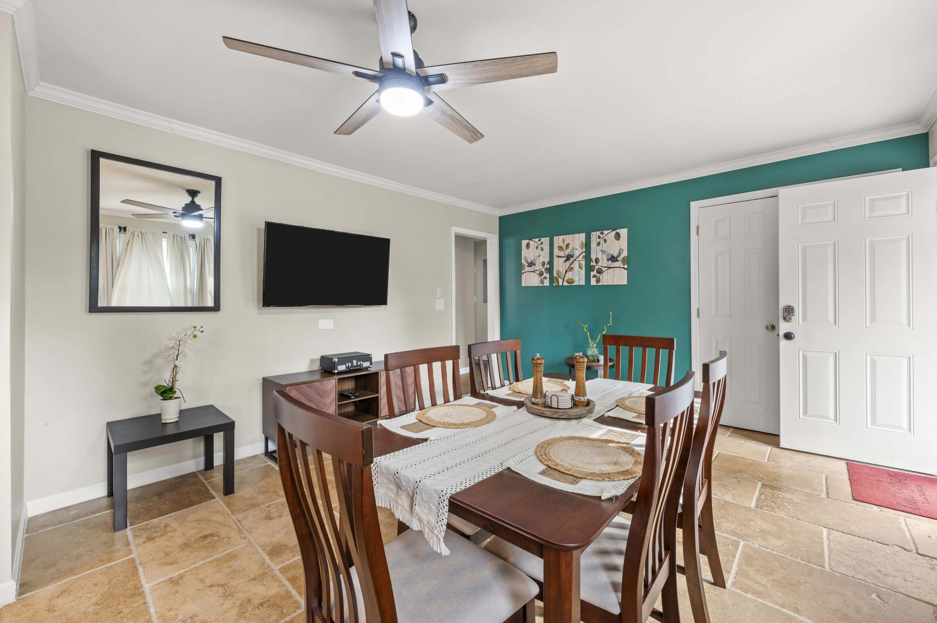 Cozy Home in Downtown ATL Image in Sylvan Hills, Atlanta, GA