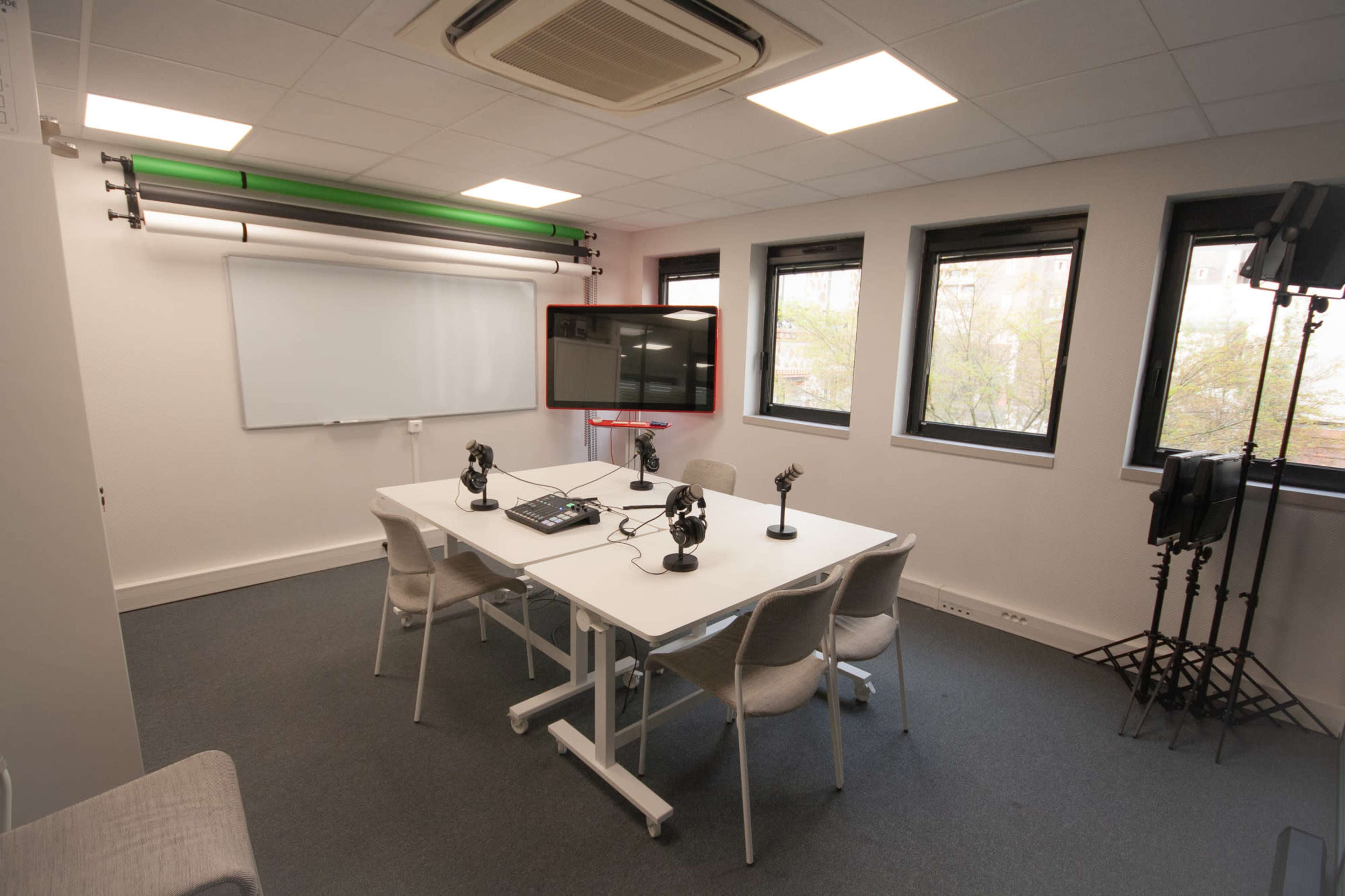 Studio vidéo et podcast entièrement équipé 🎬🎙️ Image dans Prince–Marmottan, Boulogne-Billancourt, 