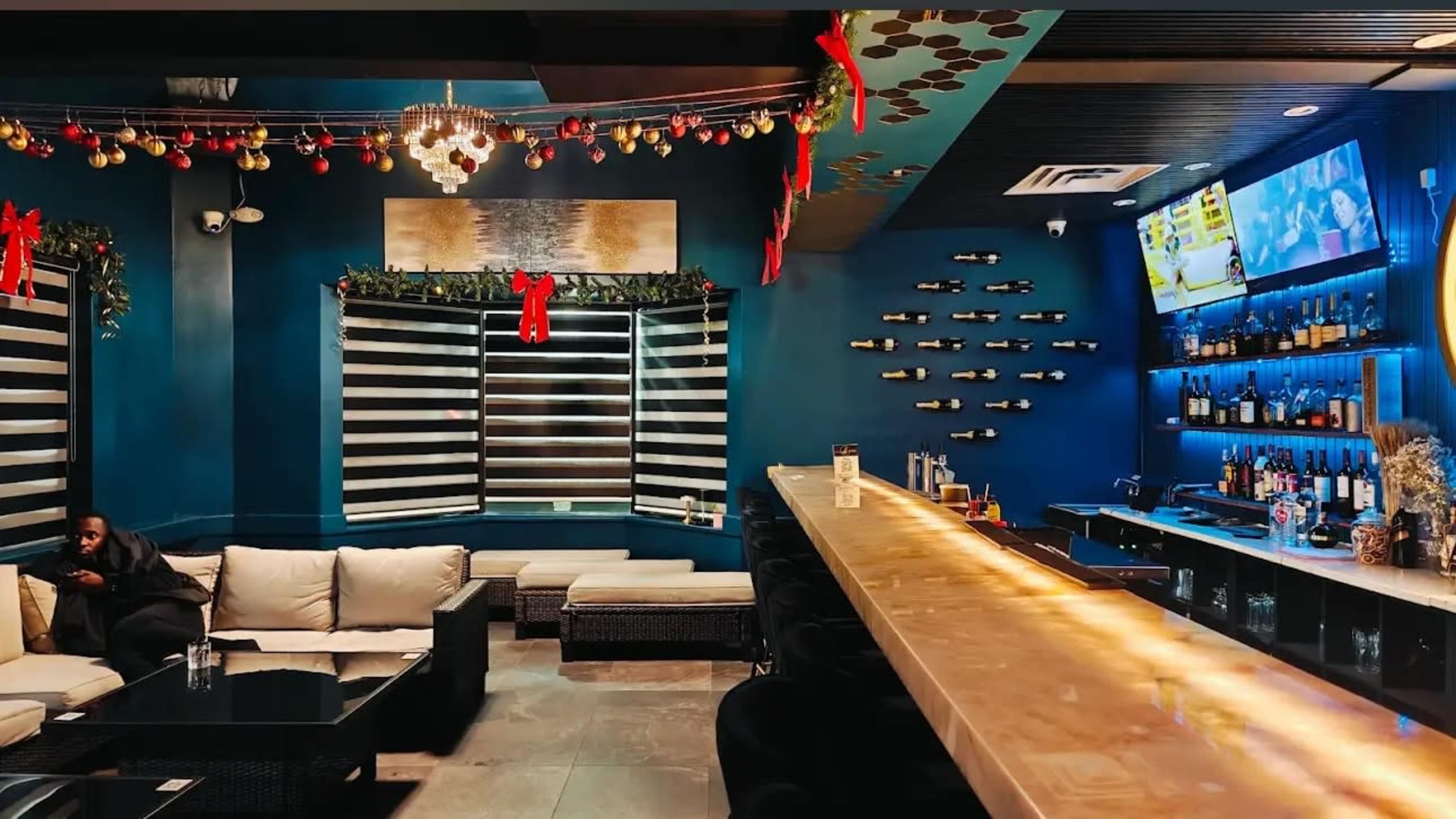 A Cutesy and Cozy Lounge Image in Mississauga, Dundas st E, ON