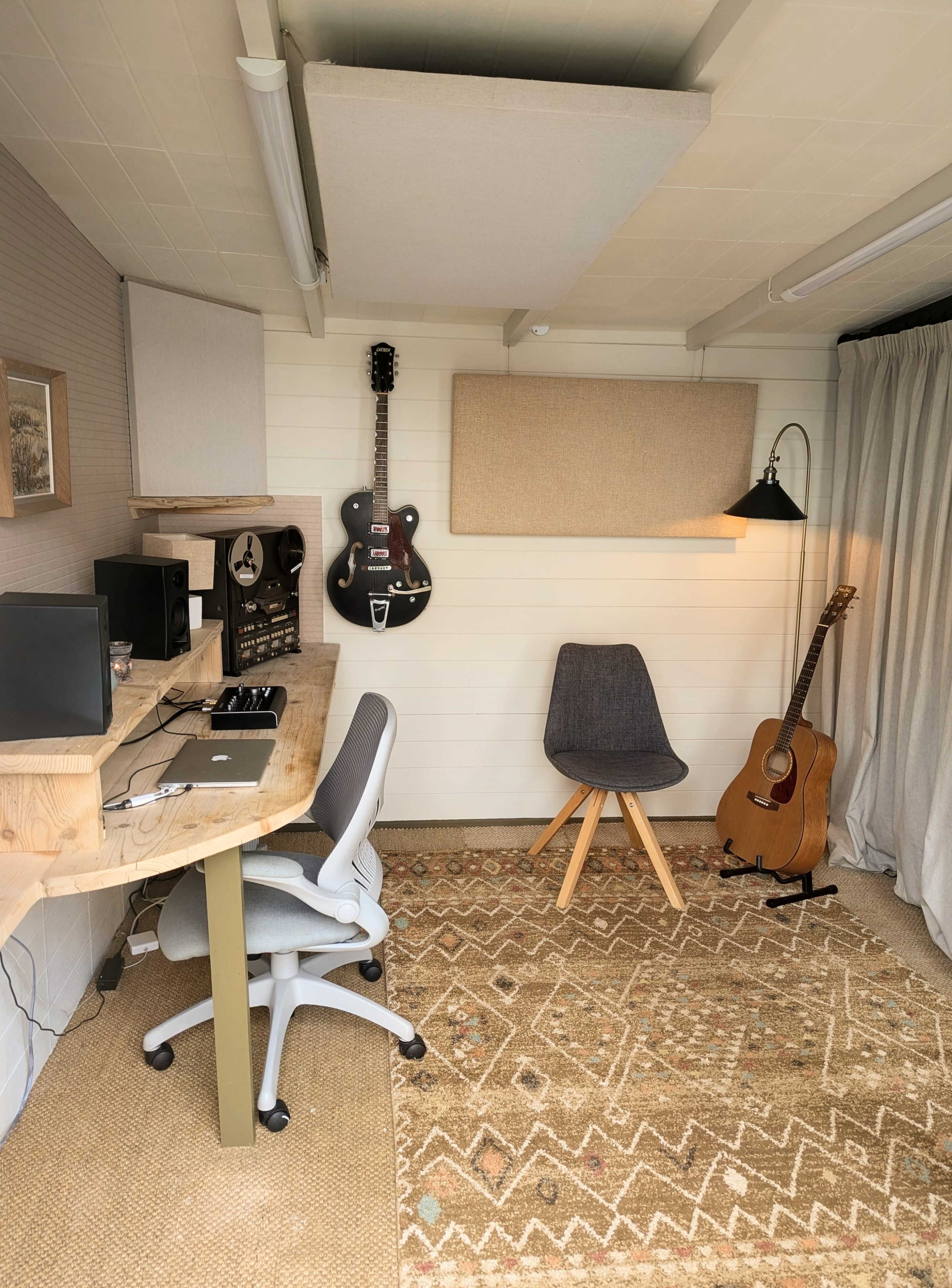 Cozy Garden Recording Studio for Acoustic Music & Voicover Image in Greenbank, Bristol, ENG