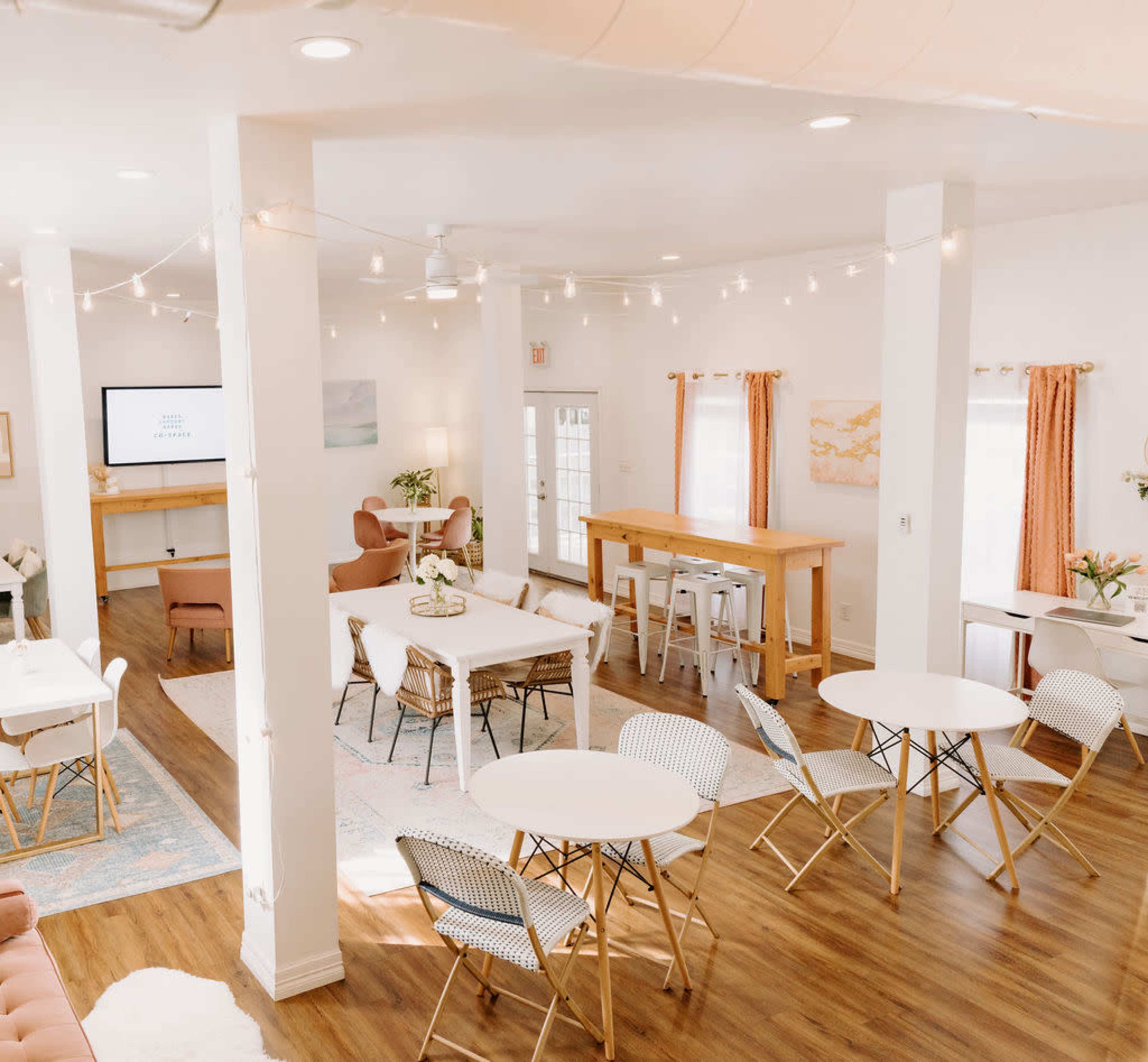 Chic & Cozy Event Venue for Celebrations, Classes, & Photoshoots Image in Kentwood Manor, San Antonio, TX