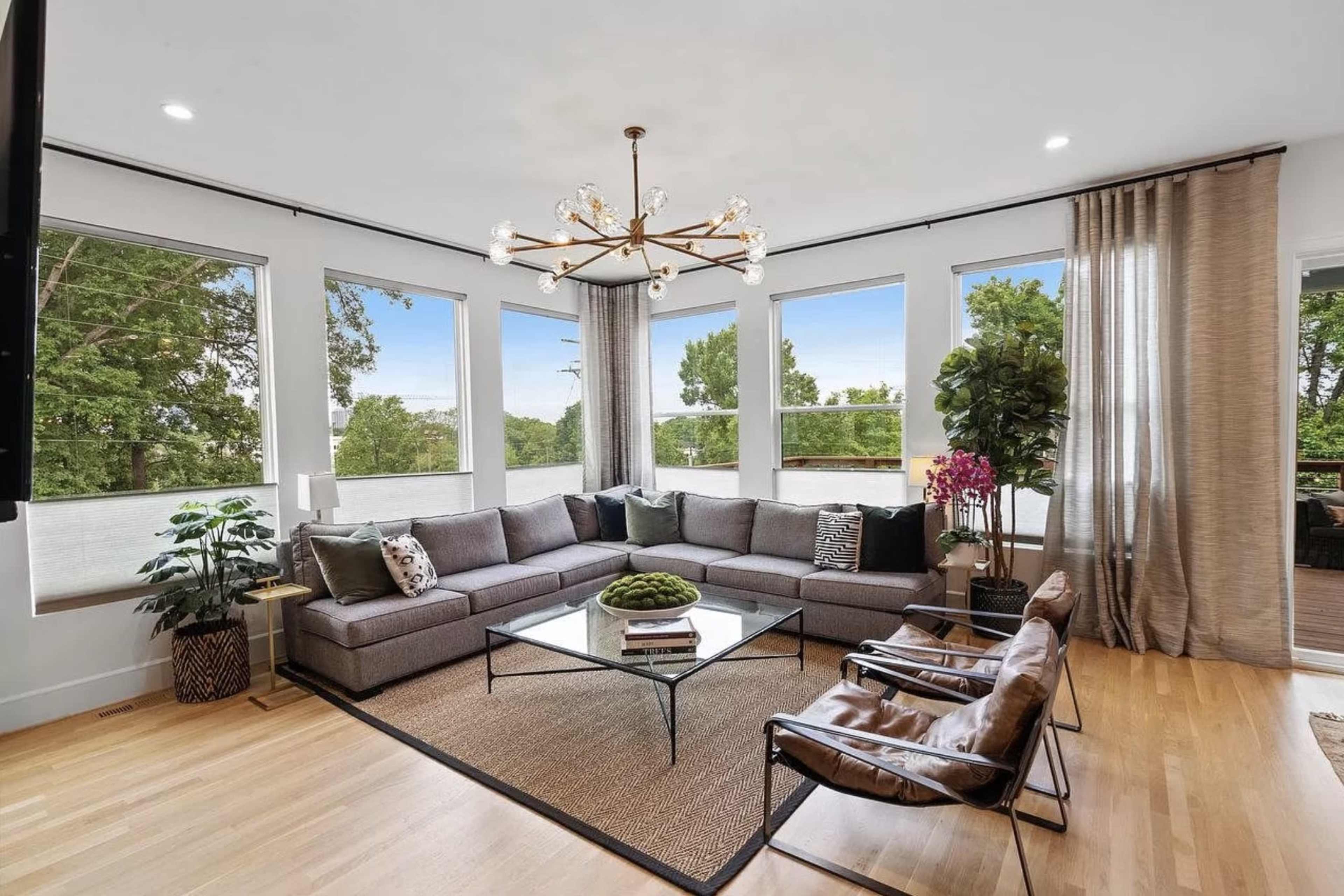 Modern Art Collector's Home w/Abundant Natural Light: Perfect Film/Photography Setting Image in Villa Heights, Charlotte, NC