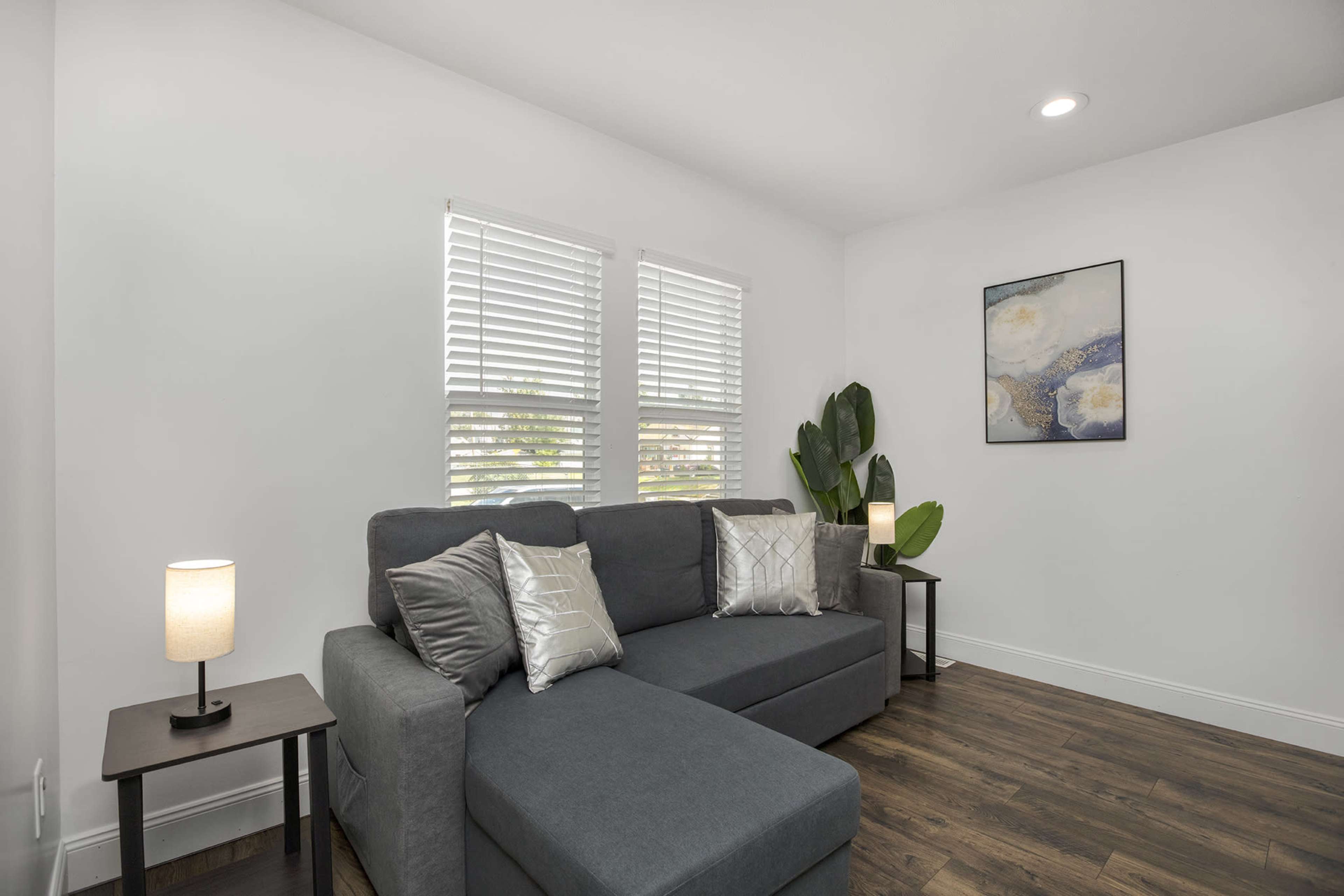 Luxury 5-Bedroom Home in the Heart of South Bend | Spacious, Stylish, and Perfect for Groups Image in Portage Township, south bend, IN