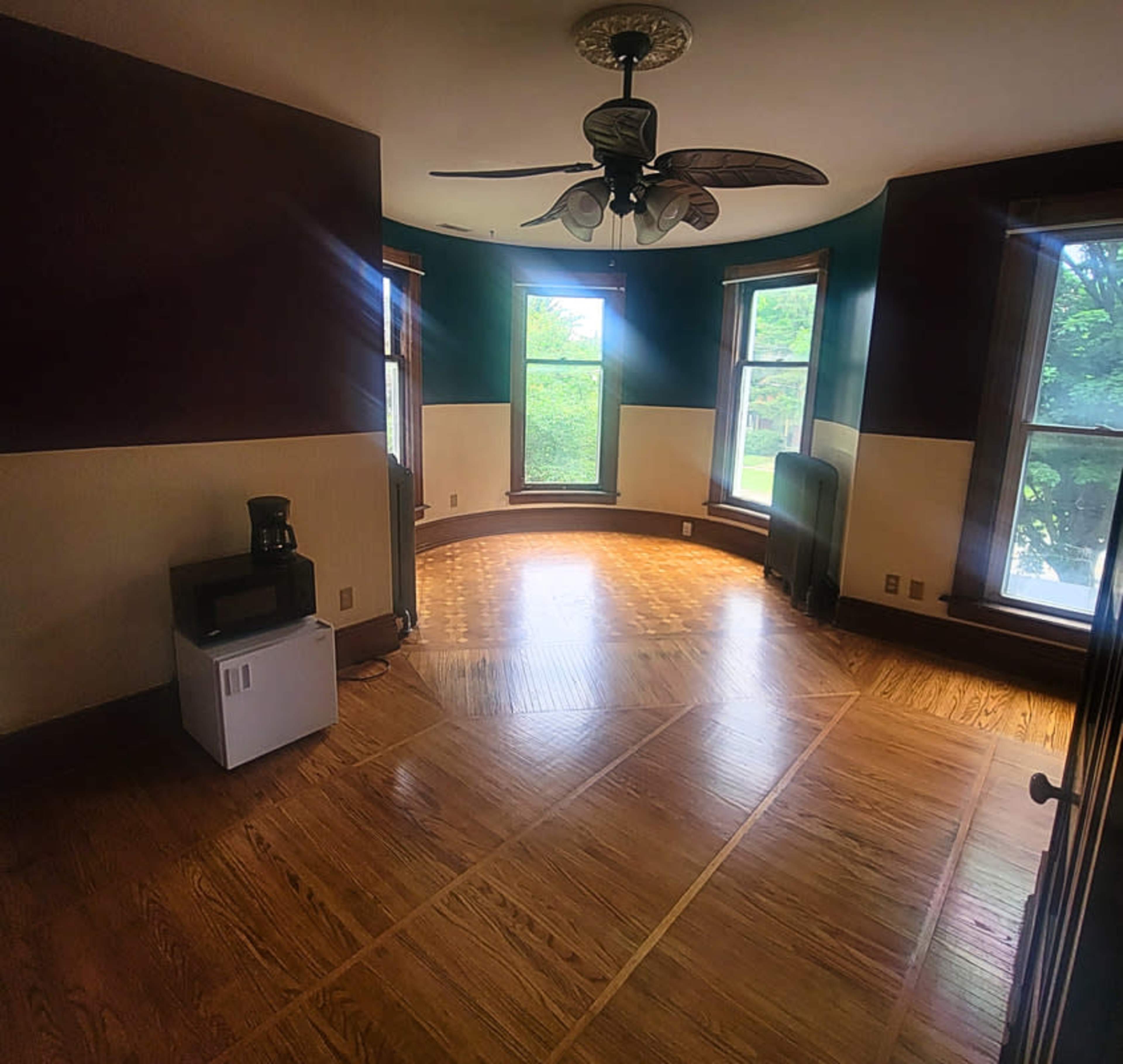 Beautifully Restored Victorian Manor with Modern Amenities Image in Charlotte, Charlotte, MI