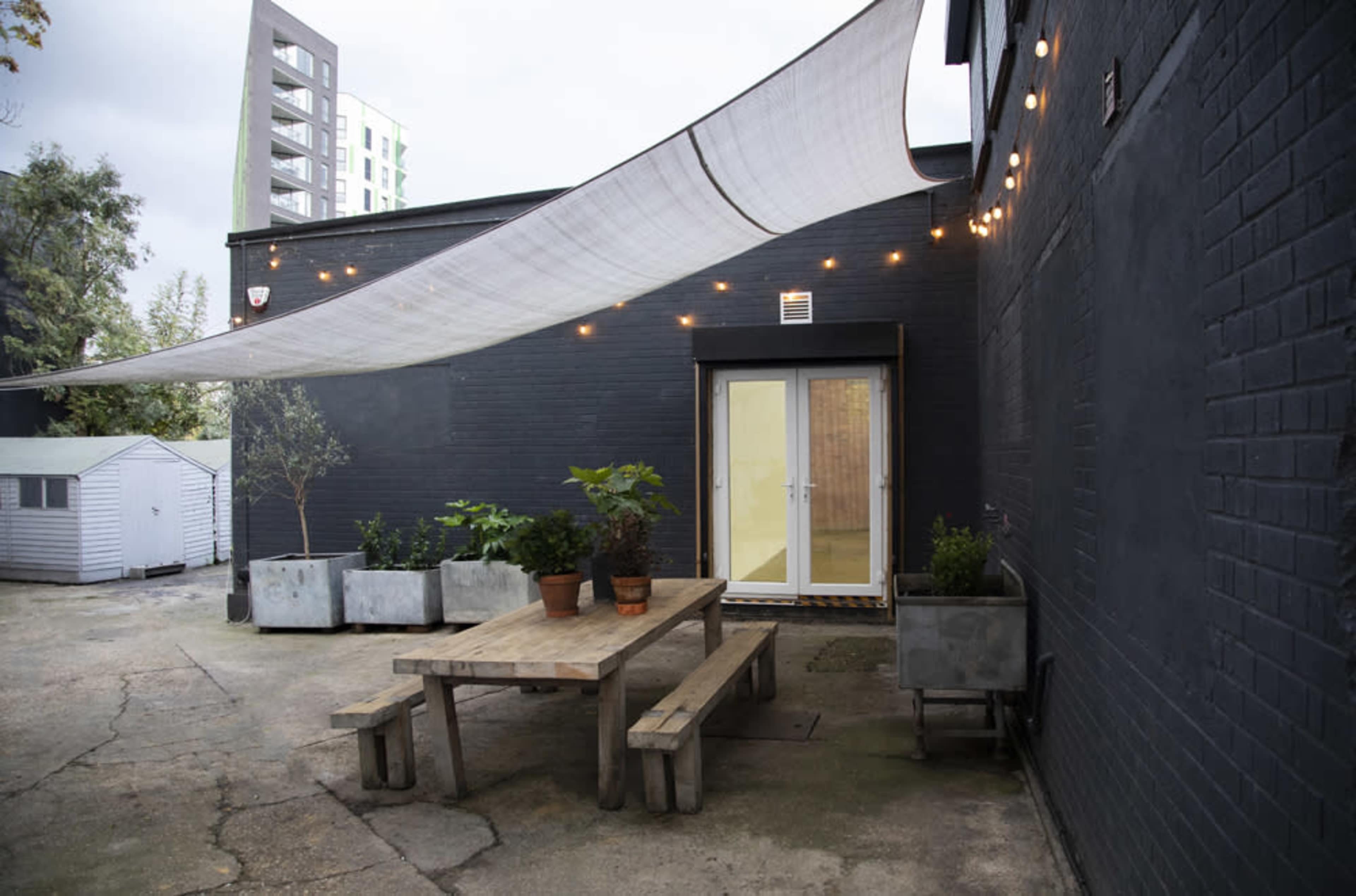 Private courtyard suitable for music video's, outdoor filming, car scenes Image in London, London, ENG
