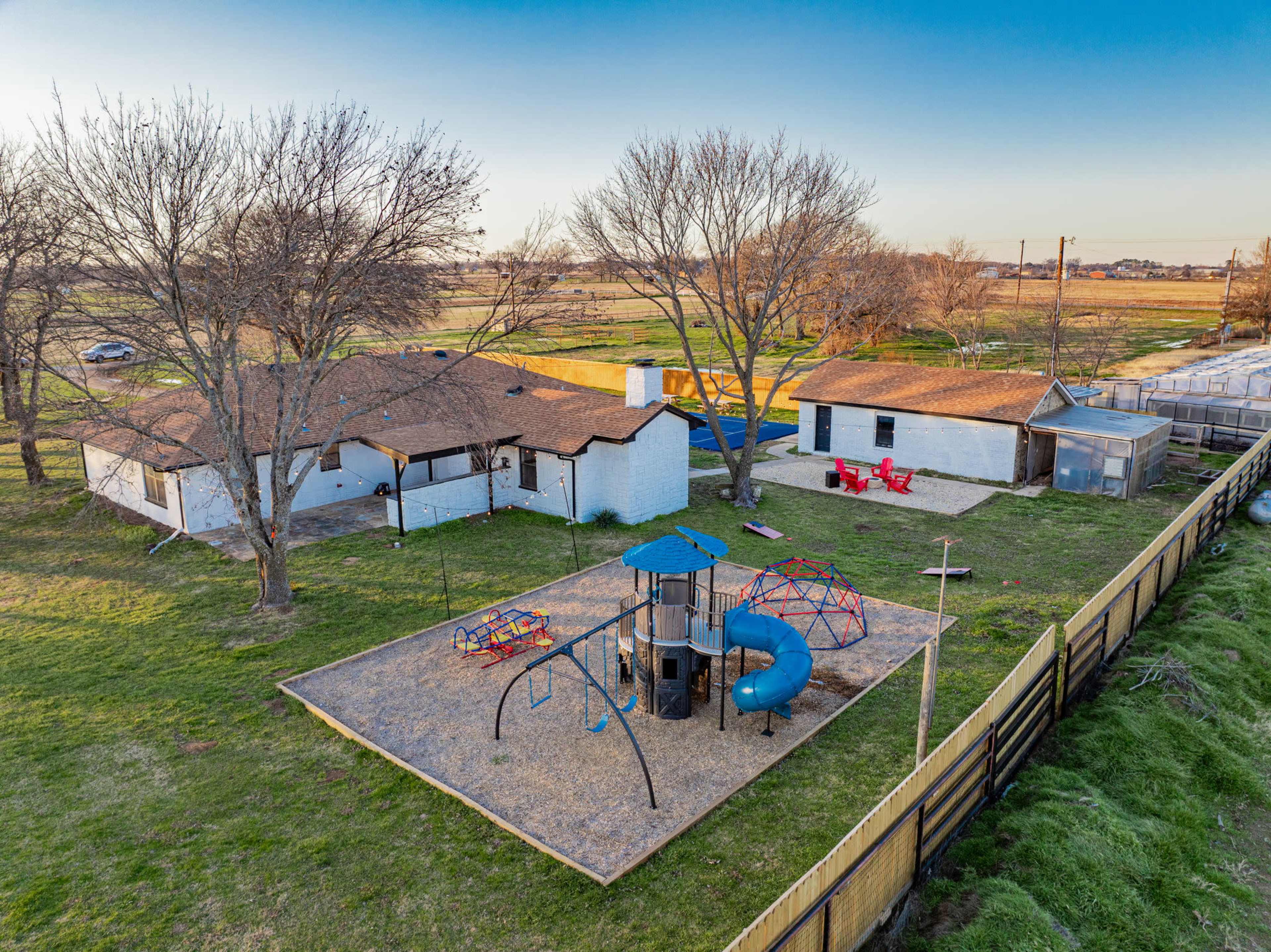 Mustang Memories-Cozy gatherings & Outdoor fun with Pickleball court and Kids Play area. Image in , Pilot Point, TX