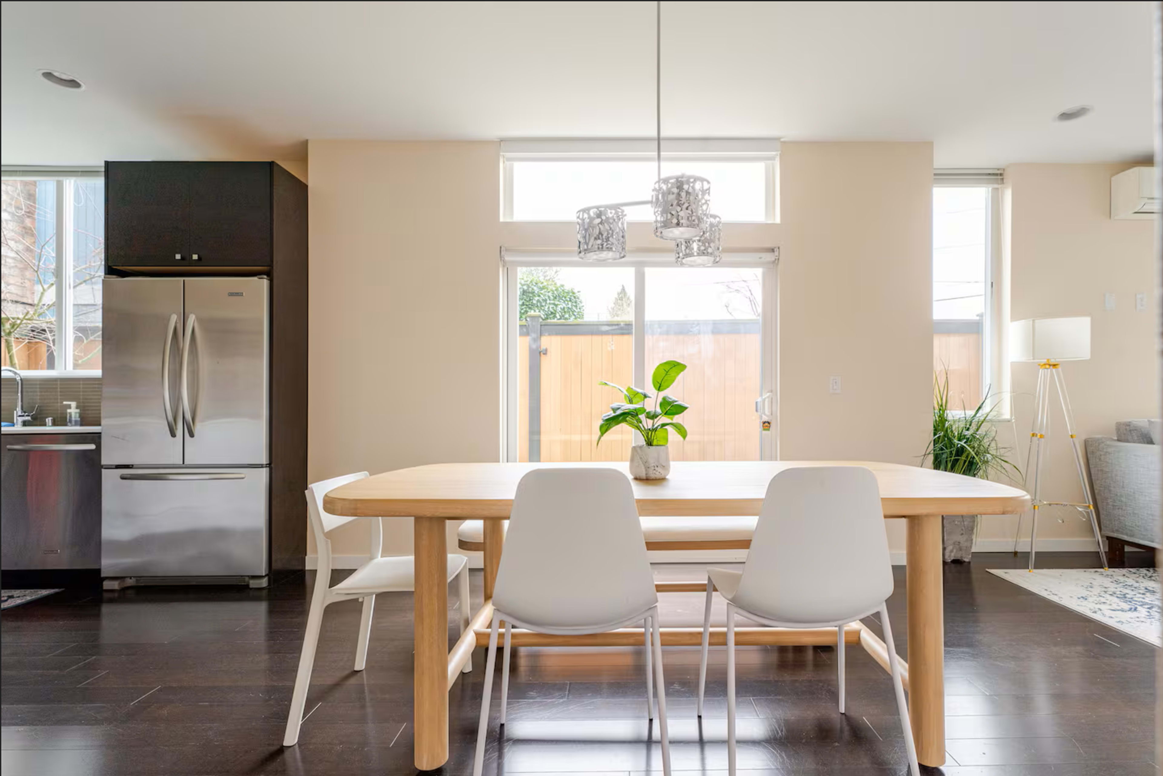 Urban house with 3 bedrooms, 3 living rooms and a rooftop Image in Cherry Hill, Seattle, WA