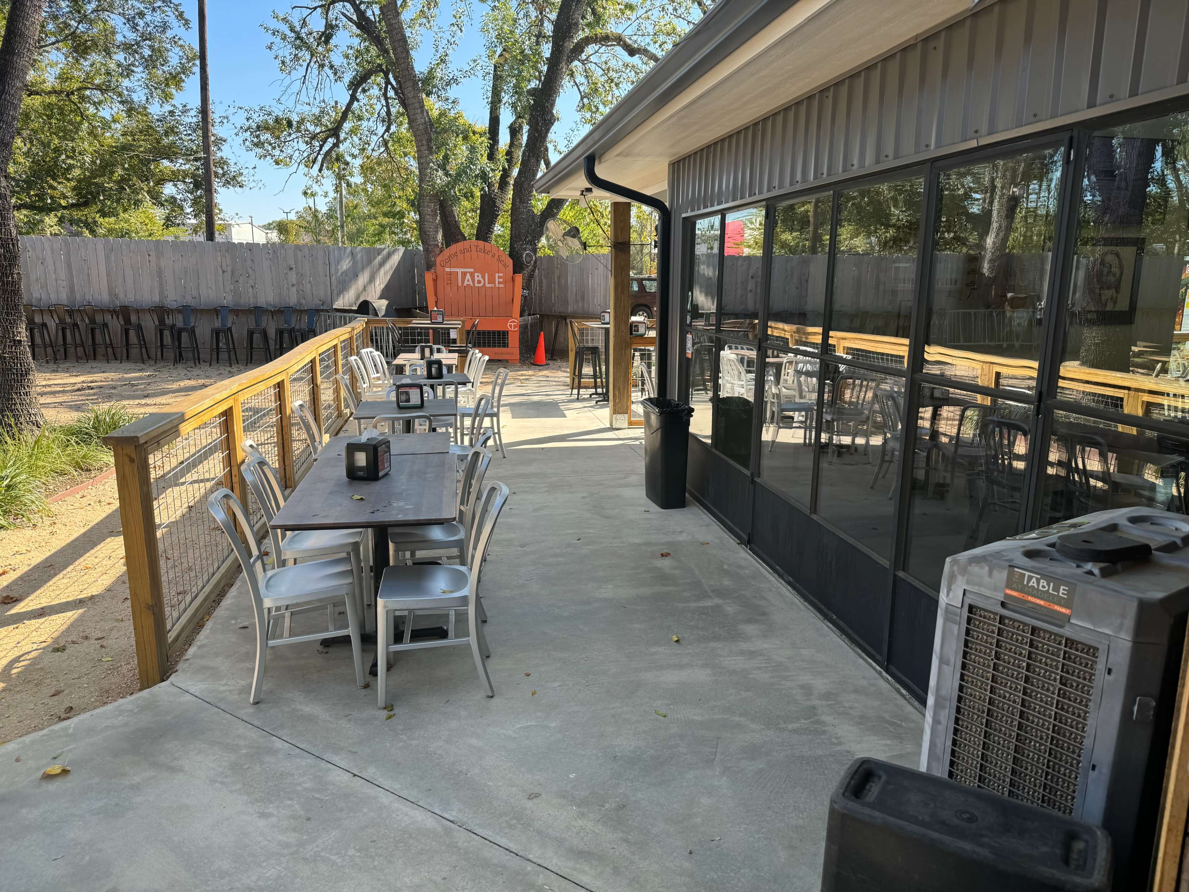 Downtown Food Truck, Inside Bar & Outdoor music venue. Image in Conroe, Conroe, TX