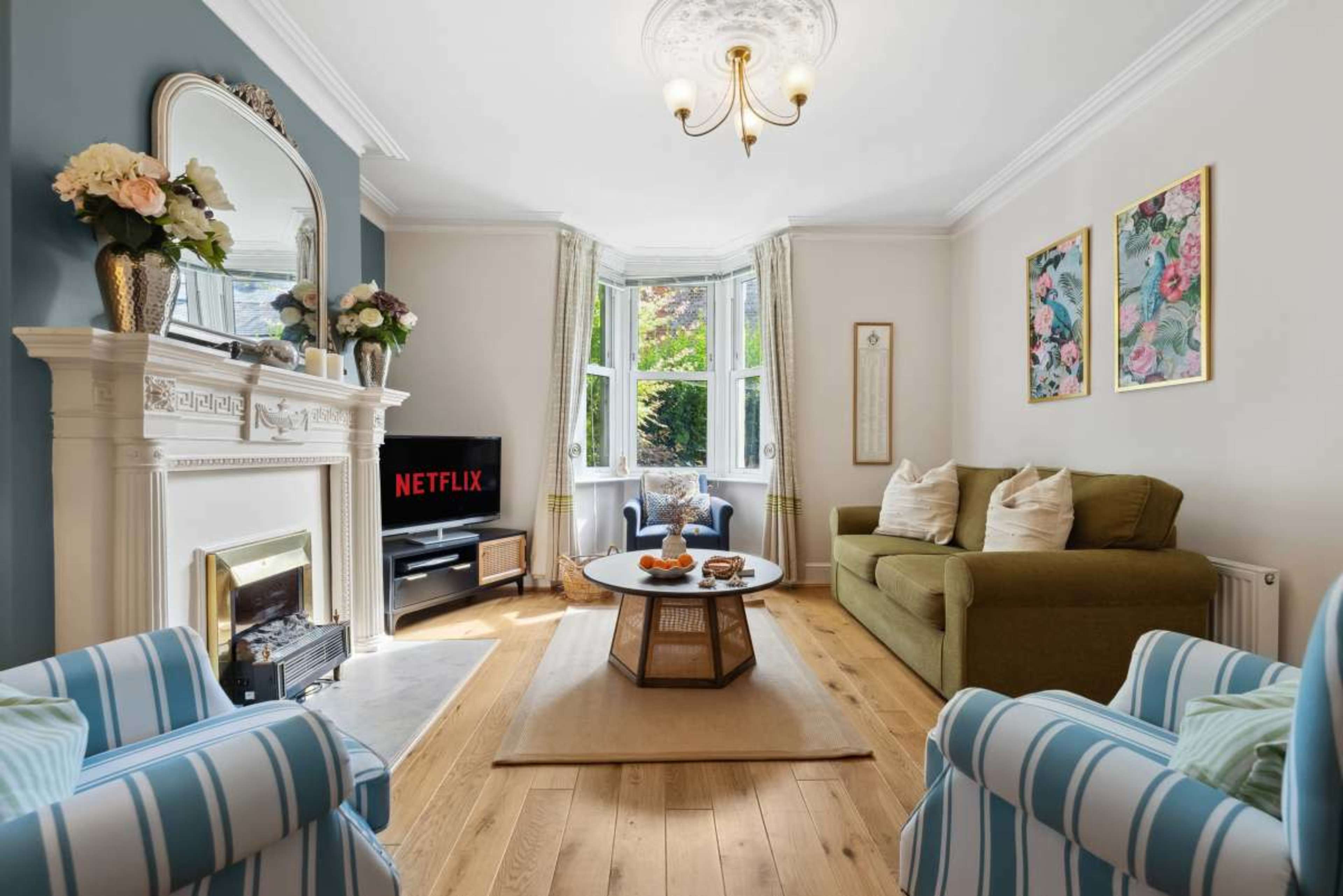 3-BR Stylish House, Sleeps 6 - Aylesbury Road Image in Winchester, Winchester, ENG