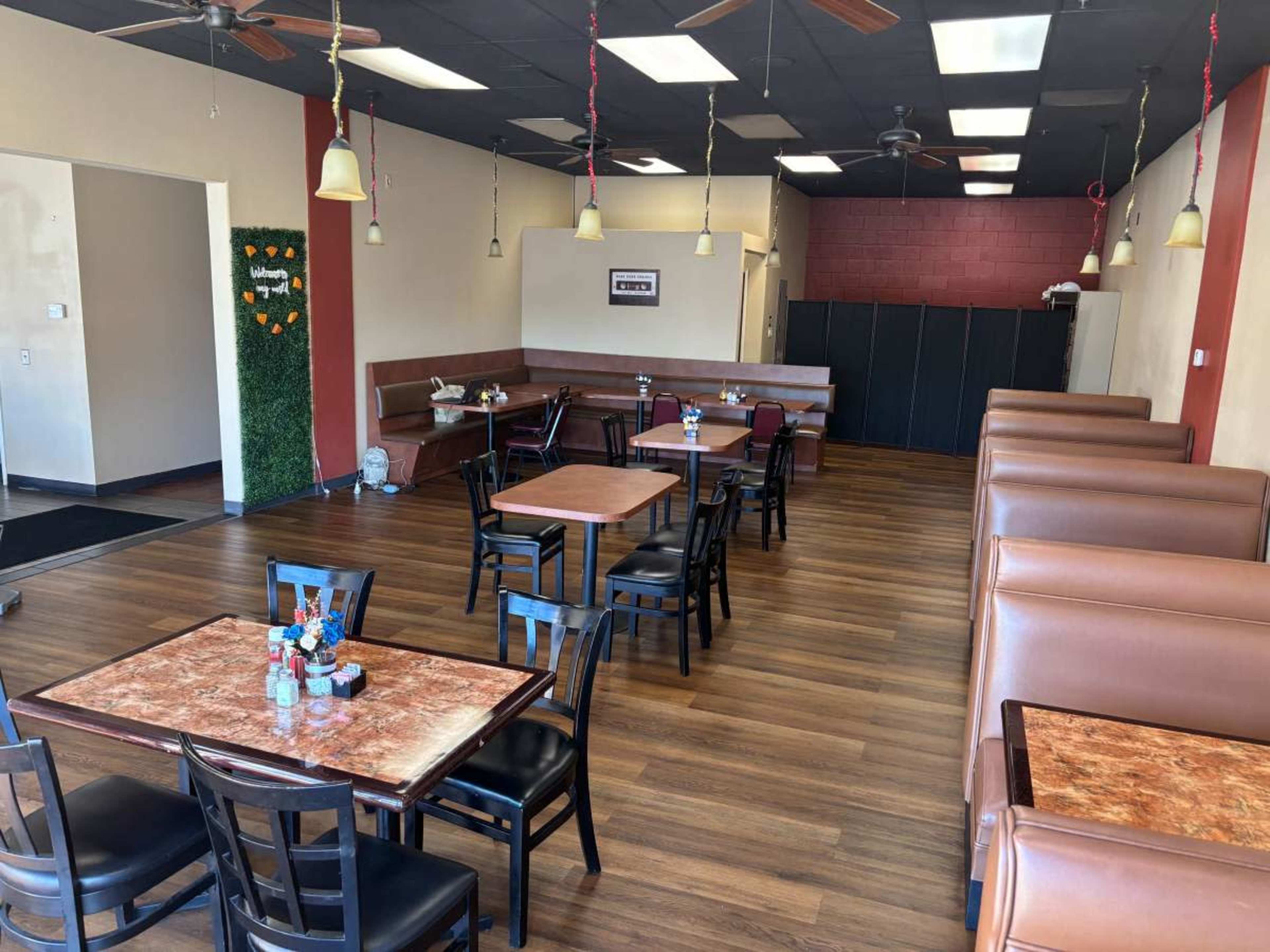 Spacious Urban Restaurant Venue for Events & Meetings Image in West End, Fontana, CA