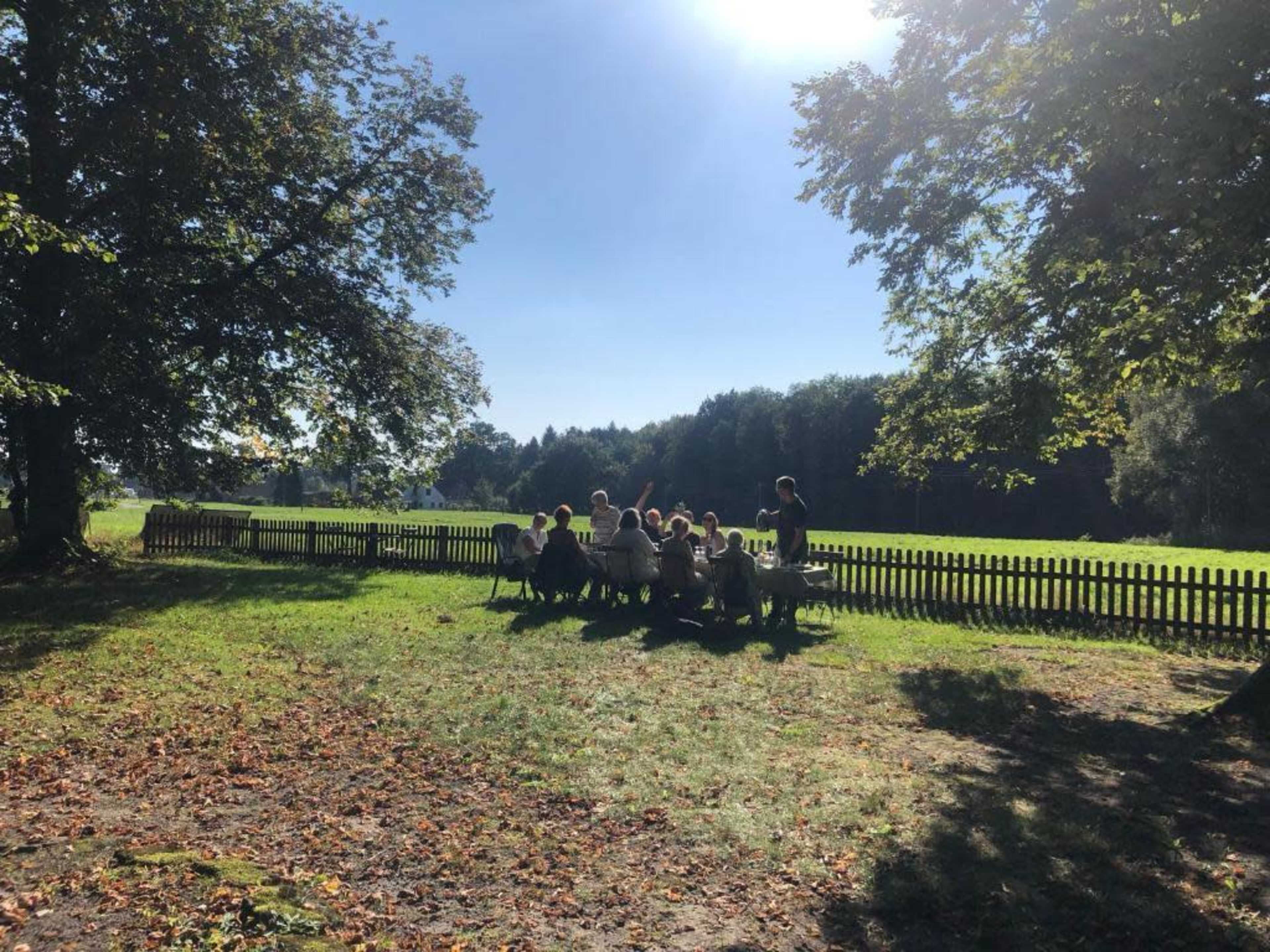 uriger Saal in historischem Fachwerkhaus zwischen Wiesen und Feldern - mit großem grünem Außenbereich Image in , Oerlinghausen