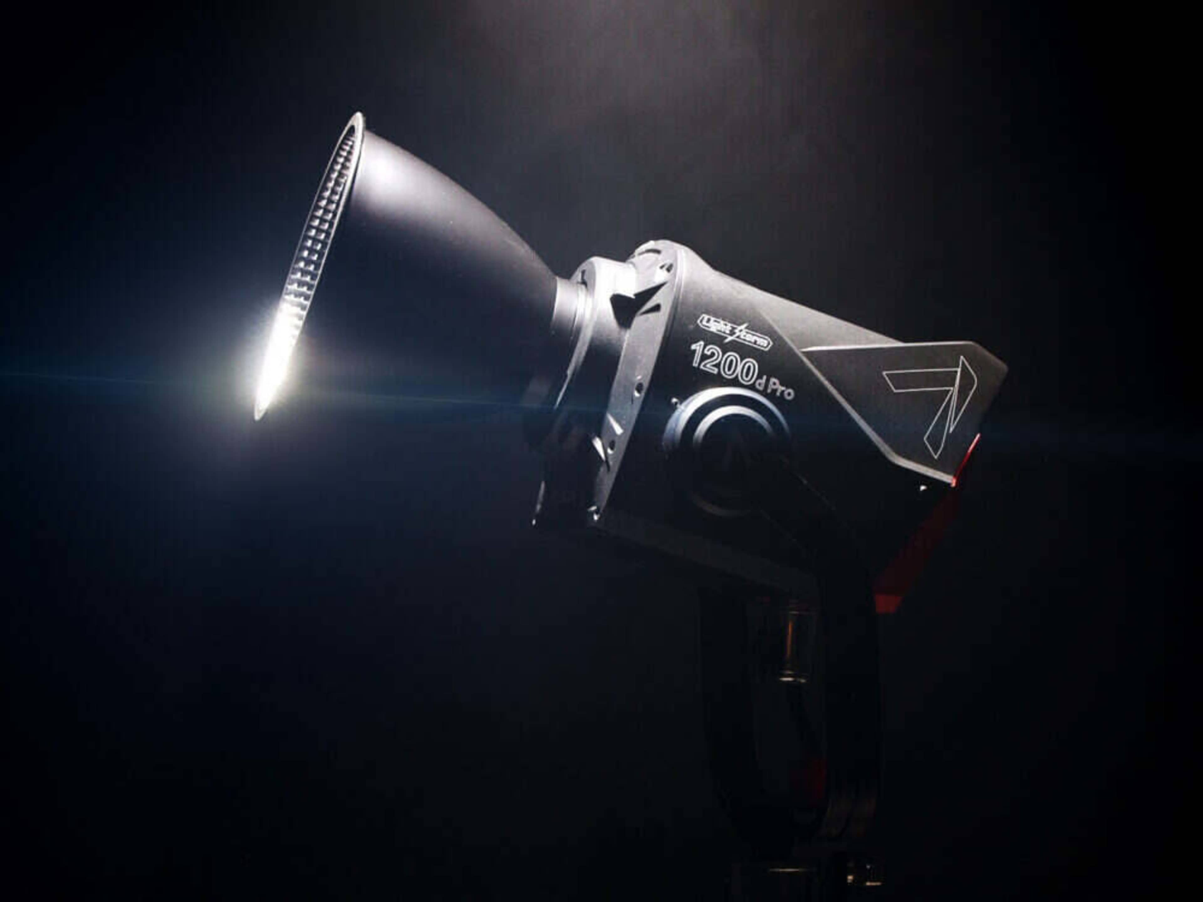 APUTURE 1200