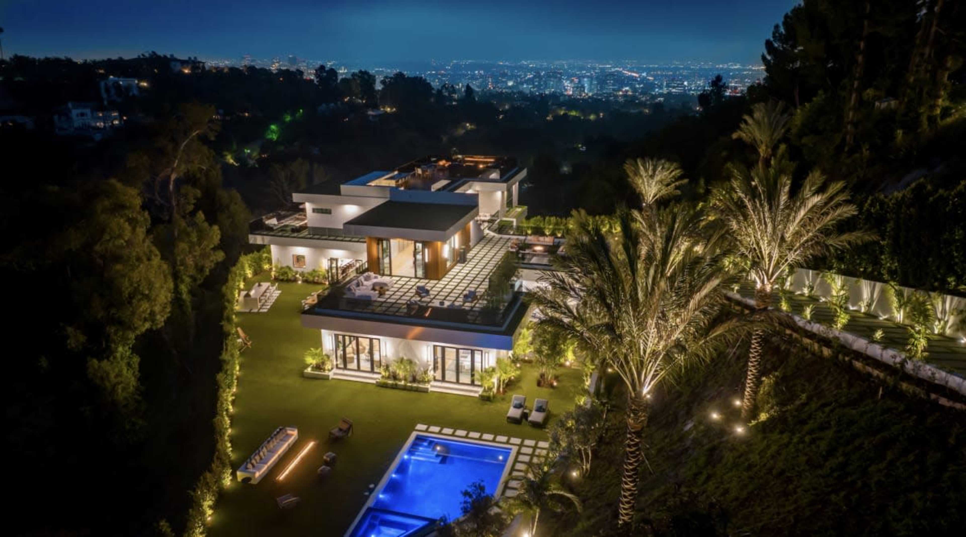 Linda Flora - Rooftop Views, Multiple Outdoor Spaces Image in Bel Air, Los Angeles, CA