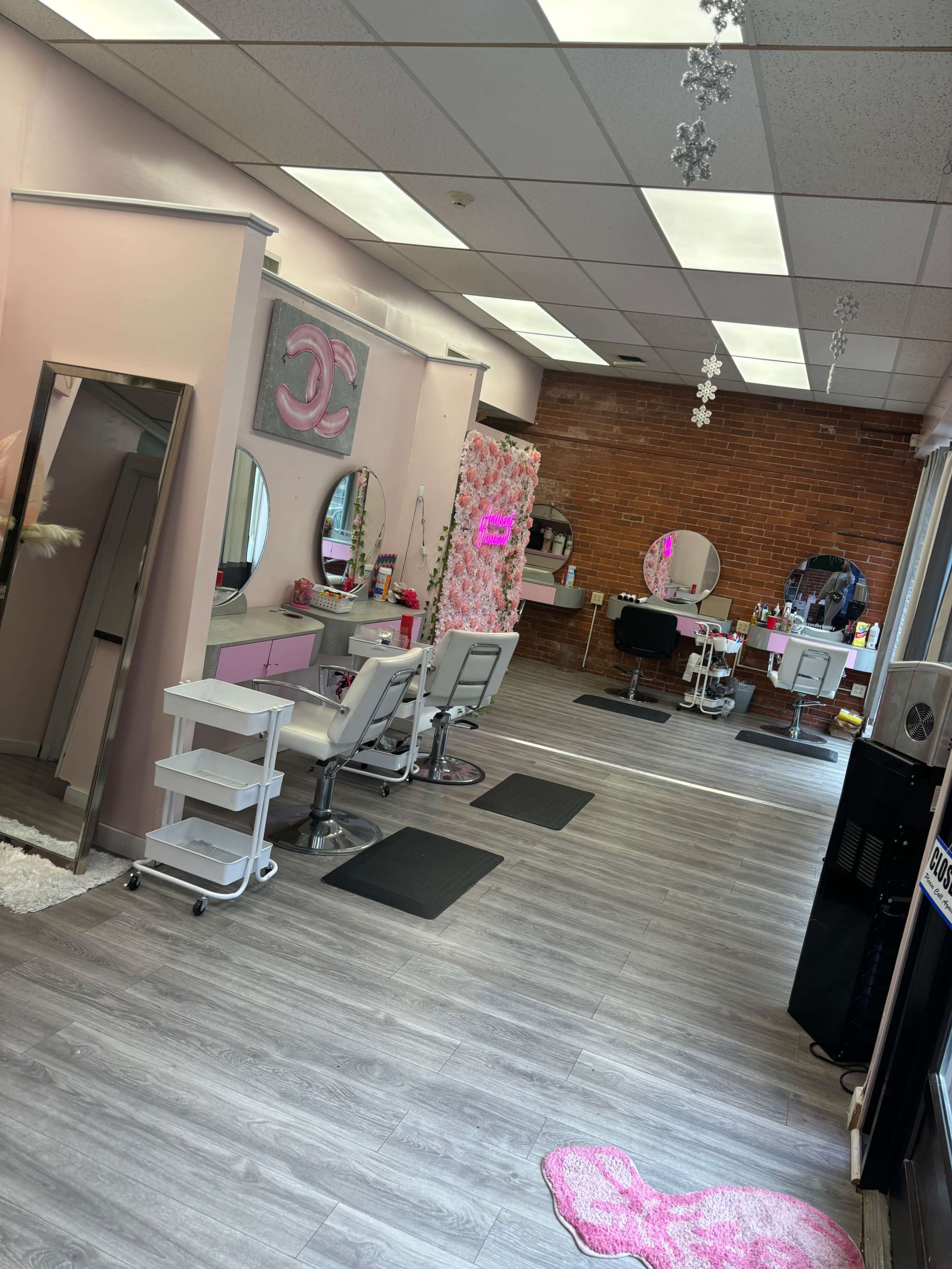 Downtown areas tons of small owned business surrounding the salon. Image in Waterbury, Waterbury, CT