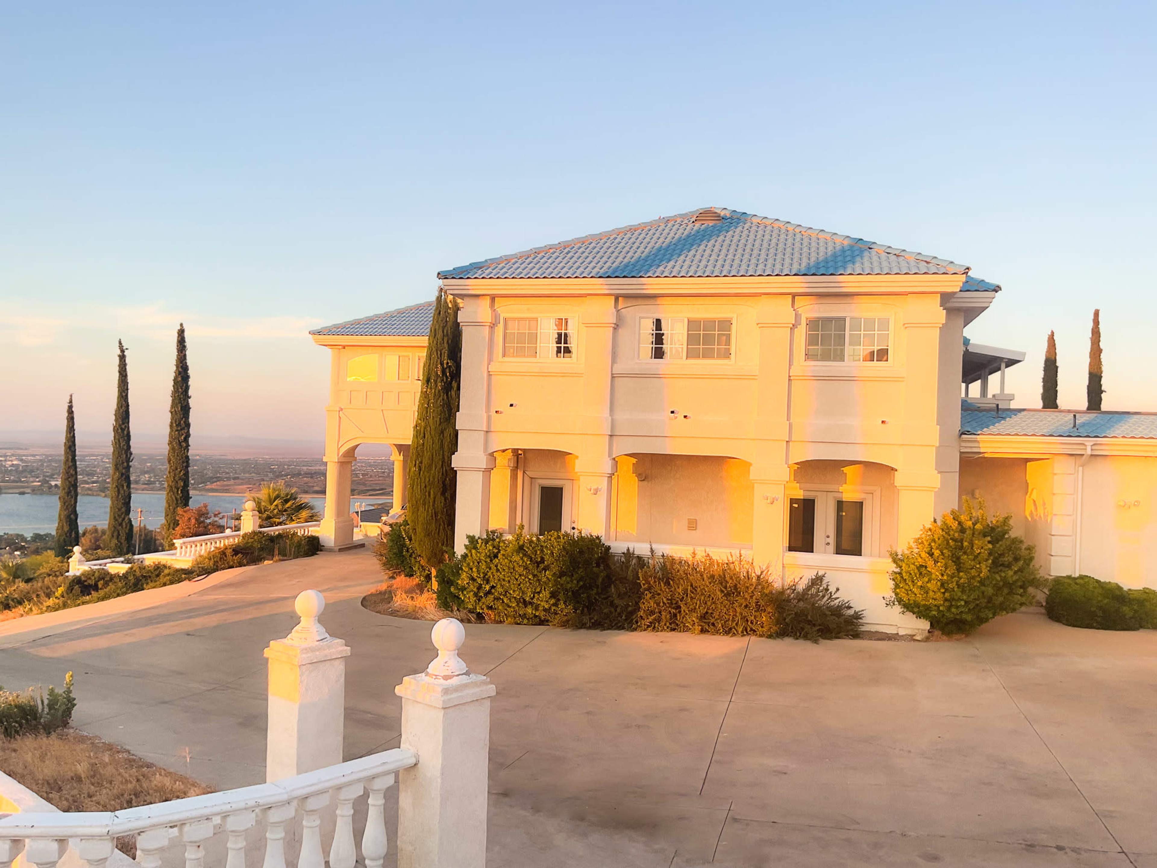 Desert Oasis with Lake View Image in , Palmdale, CA