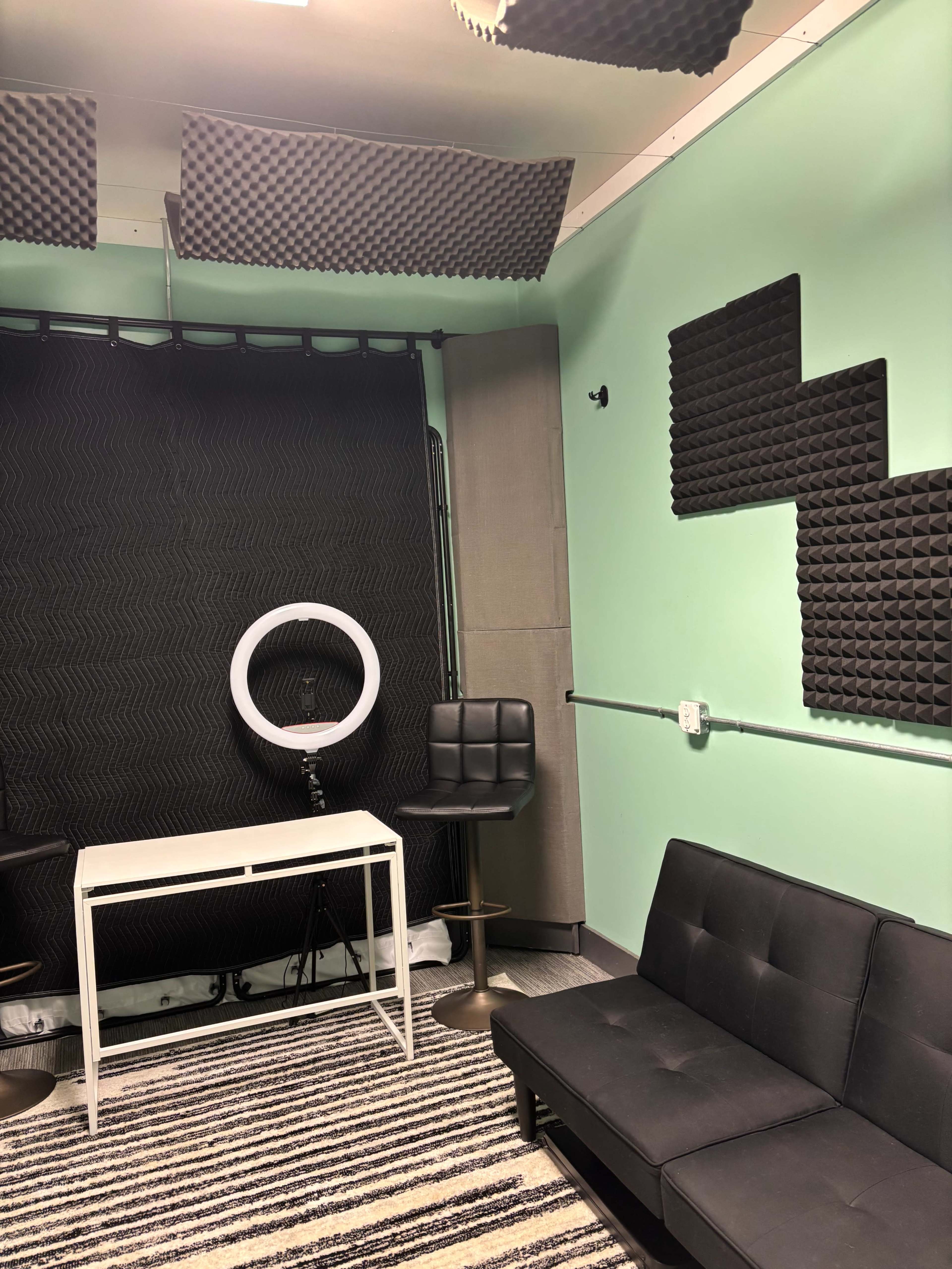 Small Affordable Multipurpose Space (For Hair braiders, Photographers, Musicians, etc.) Image in Warren, Warren, MI