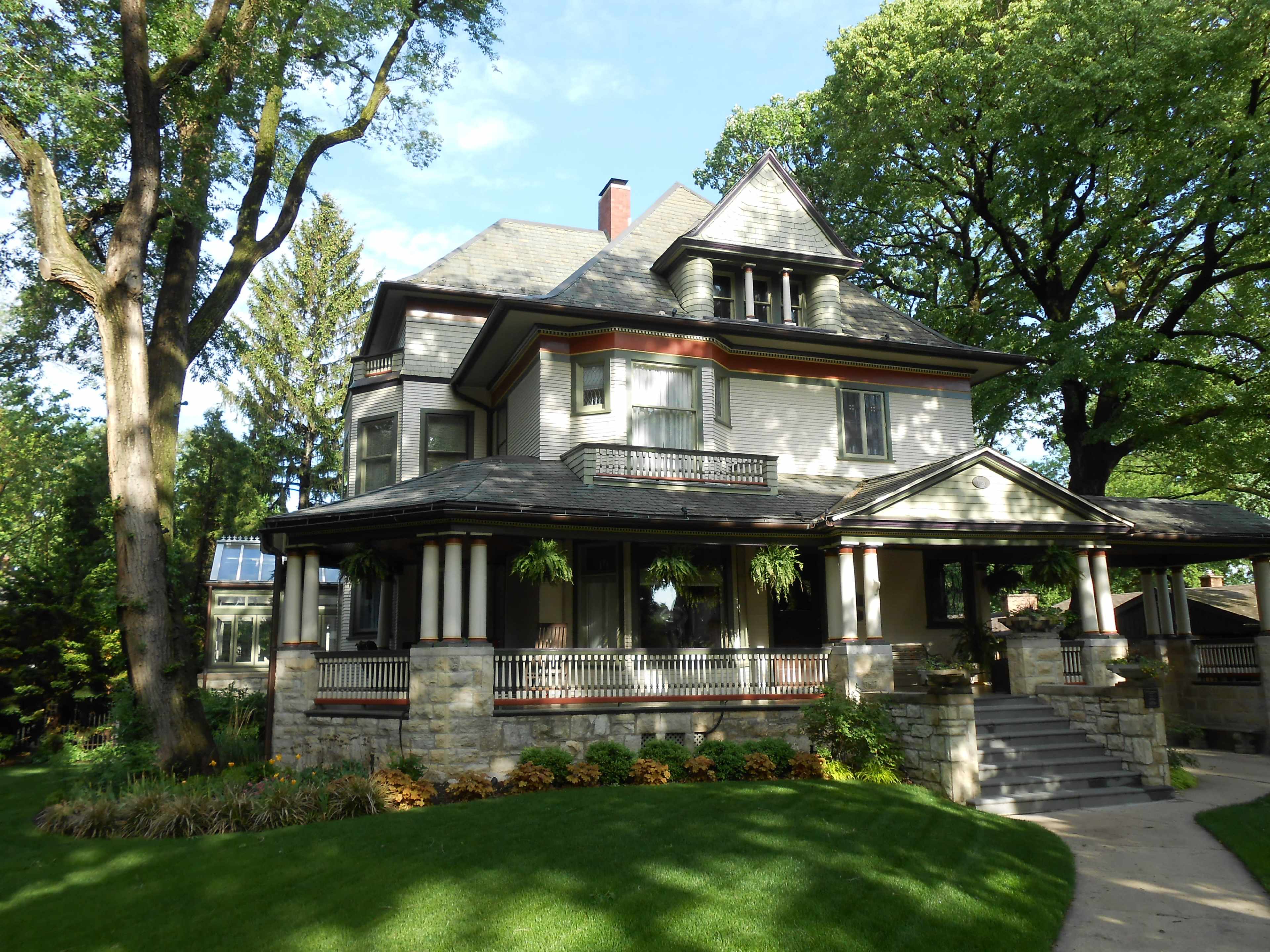 Gorgeous Spooky 1893 Victorian Mansion - Exterior Only Image in Oak Park Township, Oak Park, IL