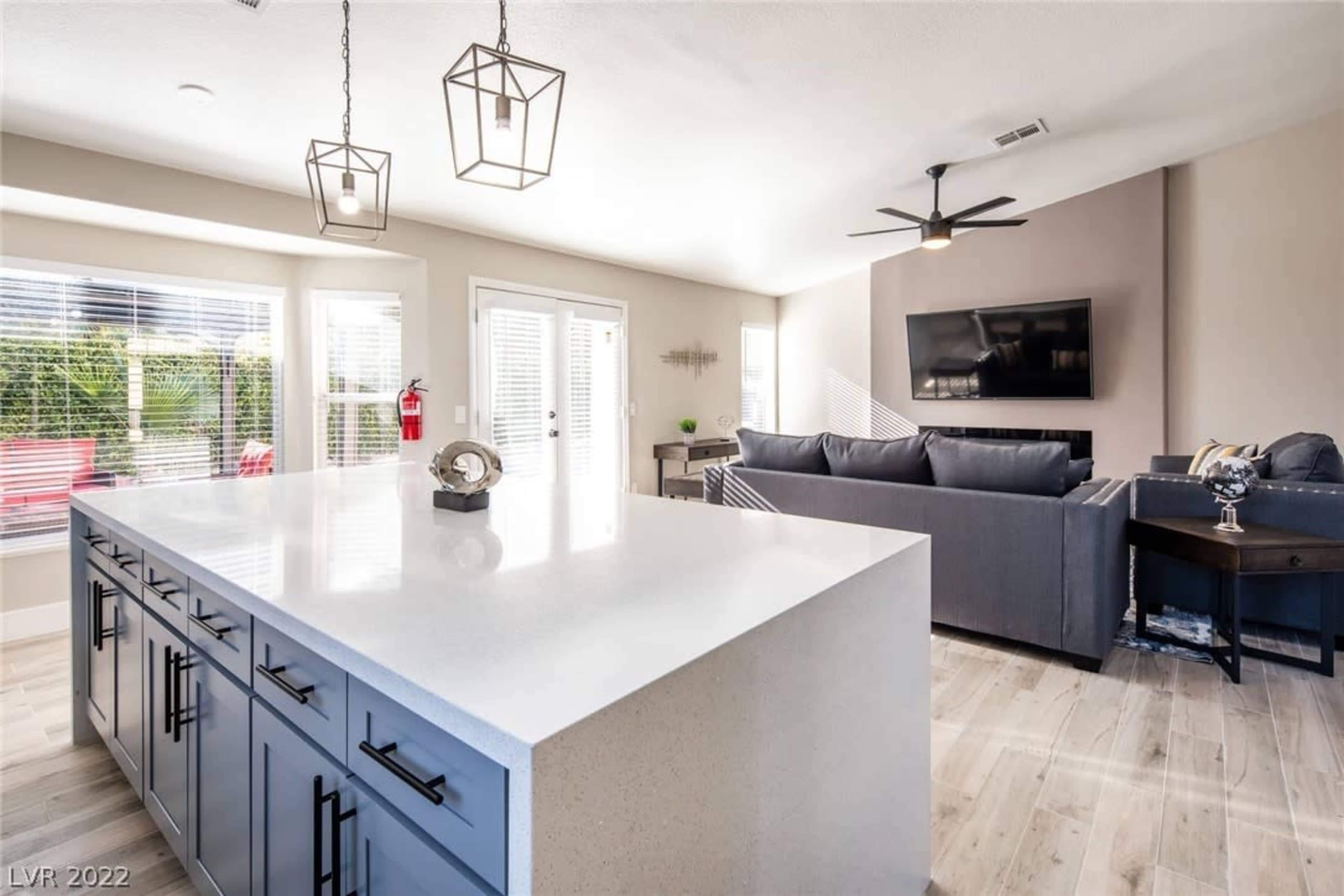 Casa Lumina: A Modern Bright Resort Style Home Image in Paradise, Las Vegas, NV