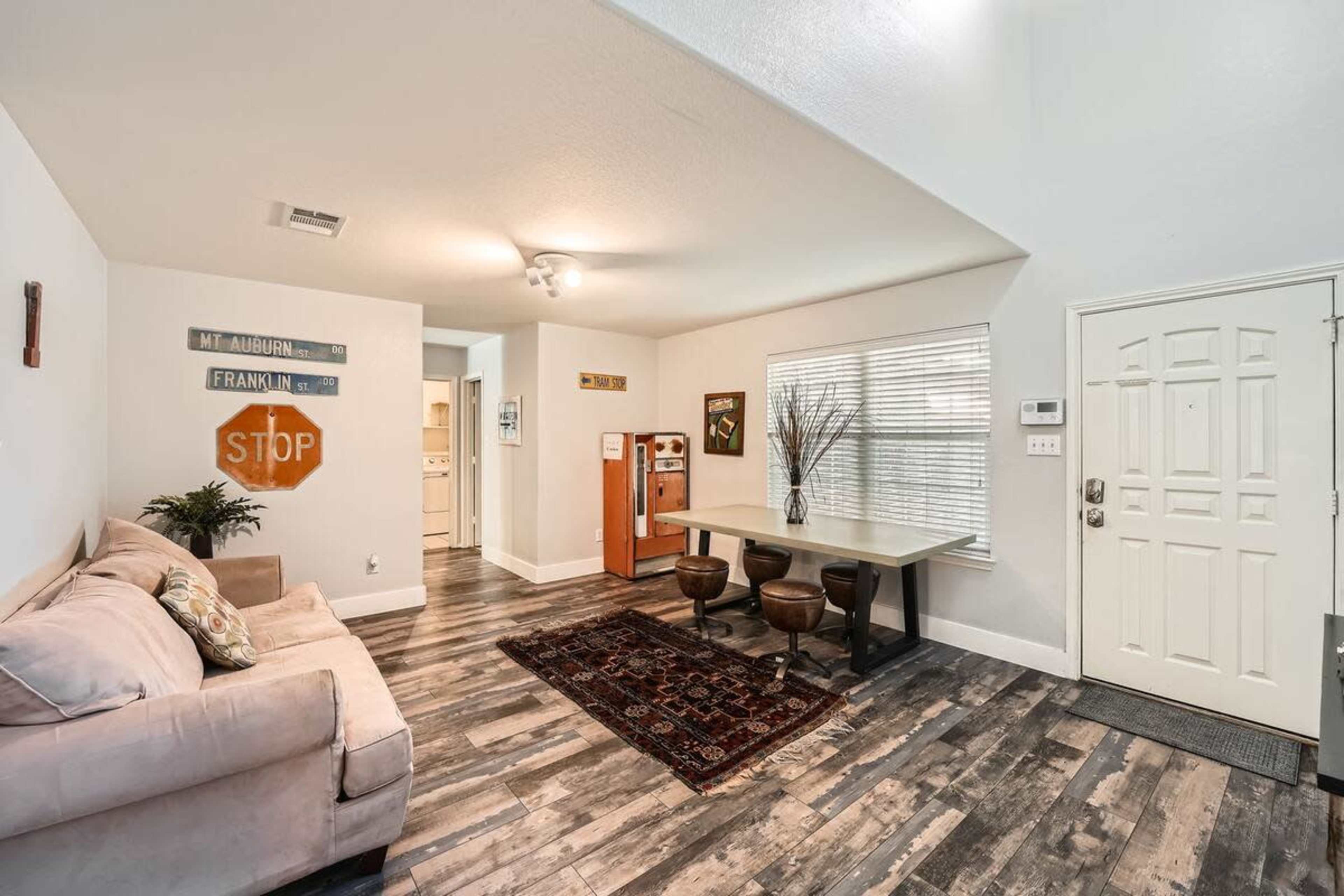 Spacious 7BR Getaway with Pool, Hot Tub & Arcades Image in Kuempel Tract Phase 1, Pflugerville, TX