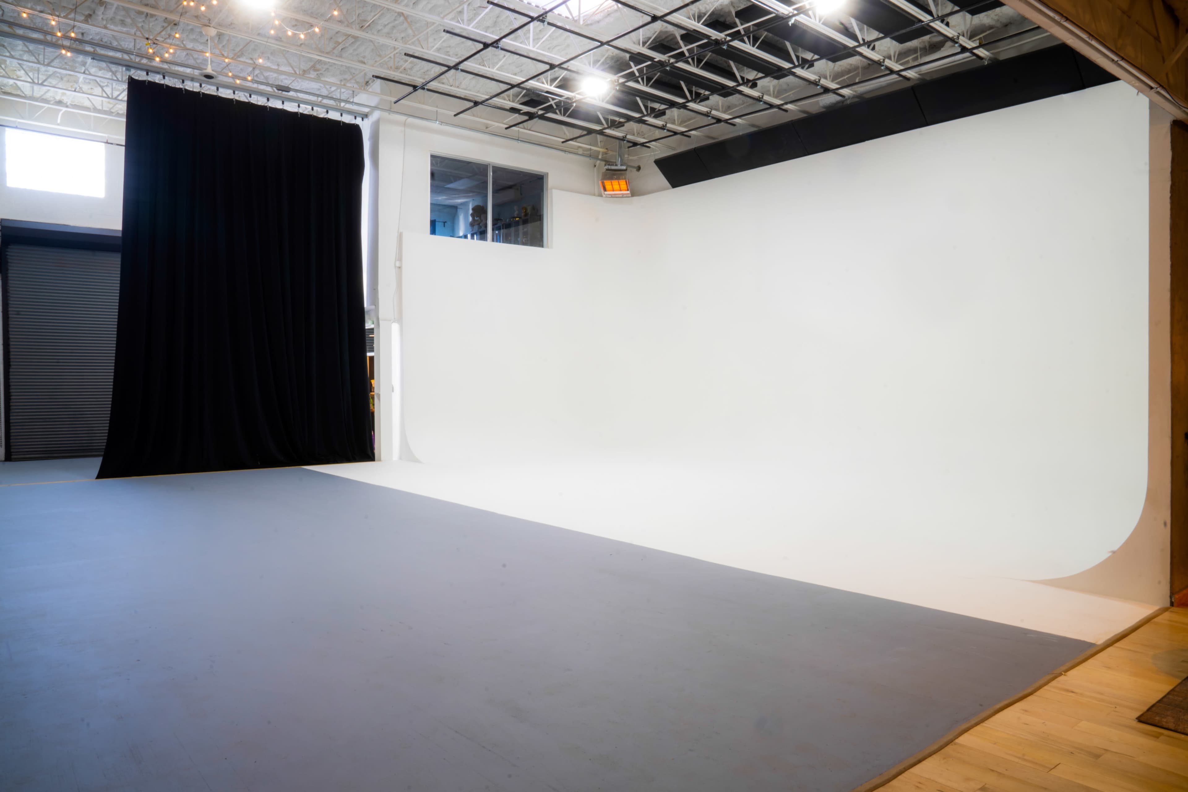 SPACIOUS PRODUCTION STUDIO WITH LARGE CYCLORAMA IN GOWANUS, BROOKLYN Image in Gowanus, Brooklyn, NY