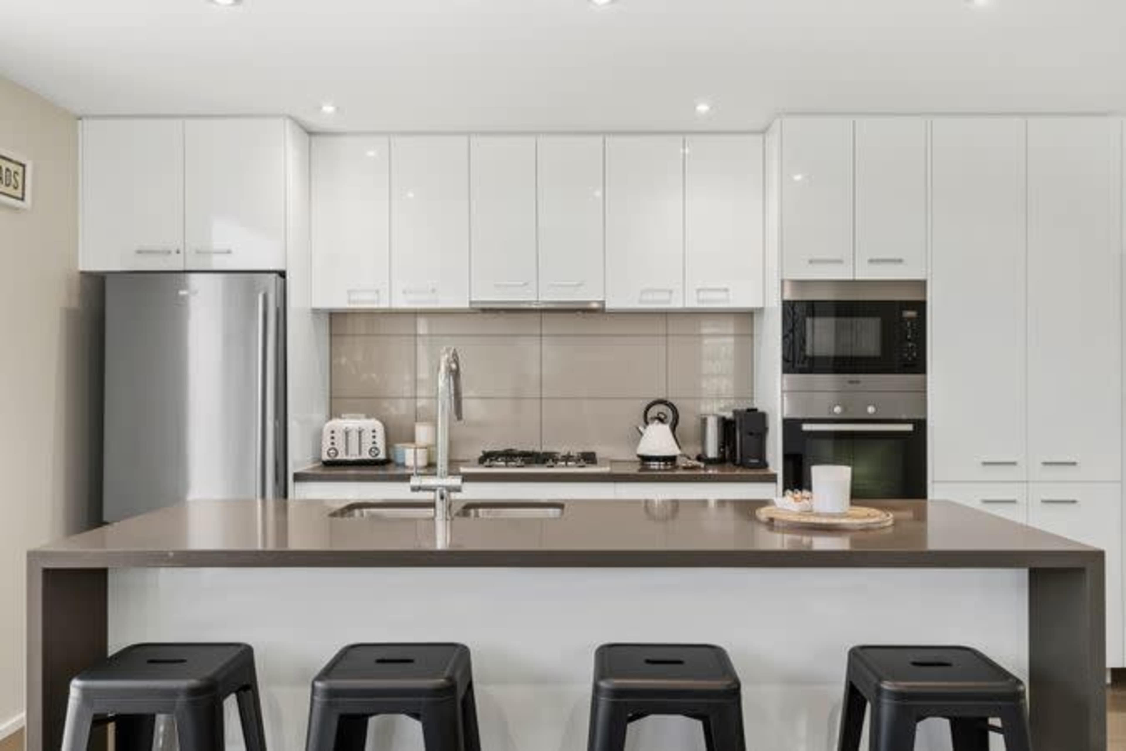 Modern, luxurious, townhouse in a seaside locale Image in Barwon Heads, BARWON HEADS, VIC