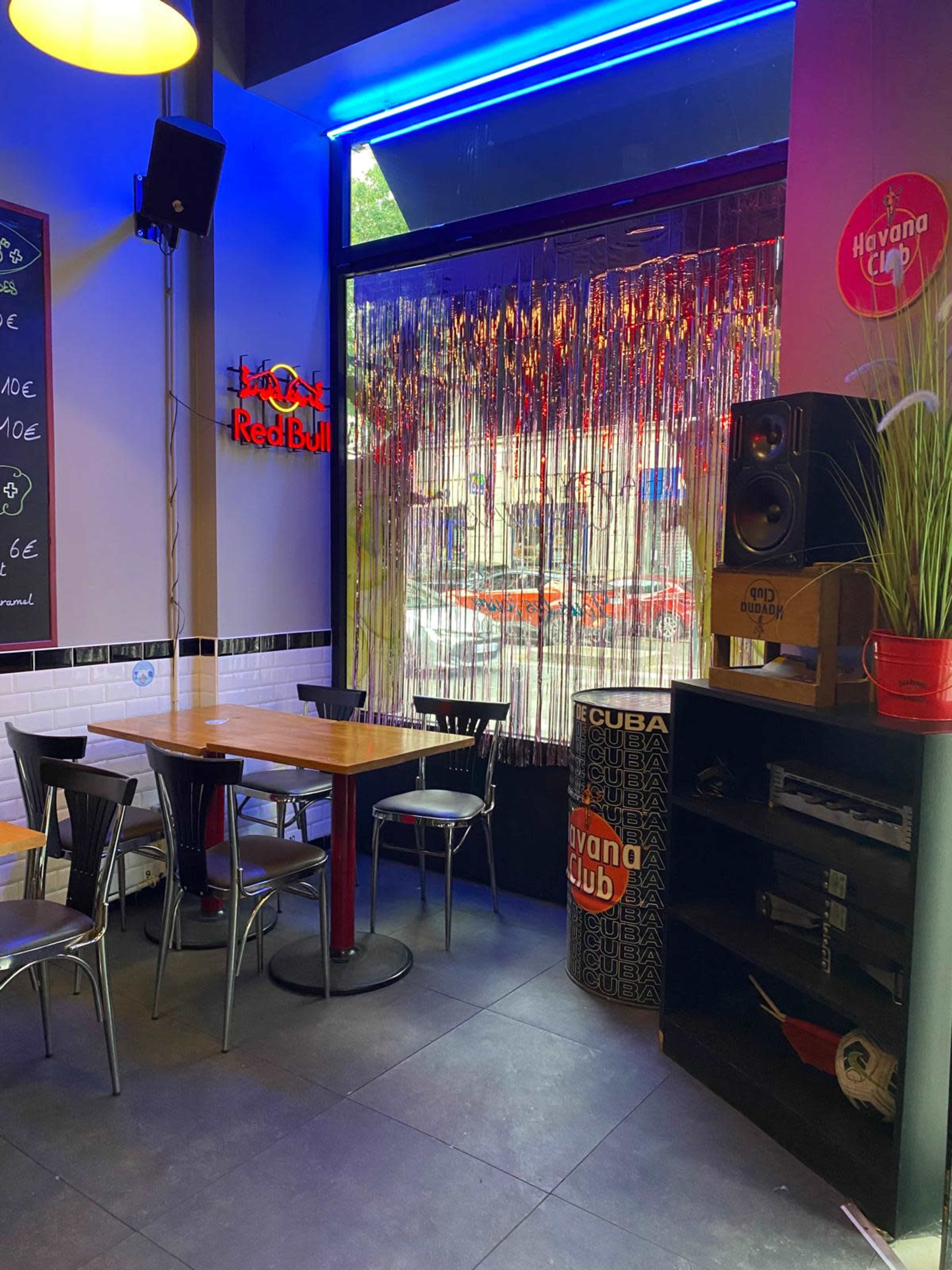 Bar, Pub, industrial style Image dans , Maisons-Alfort, 