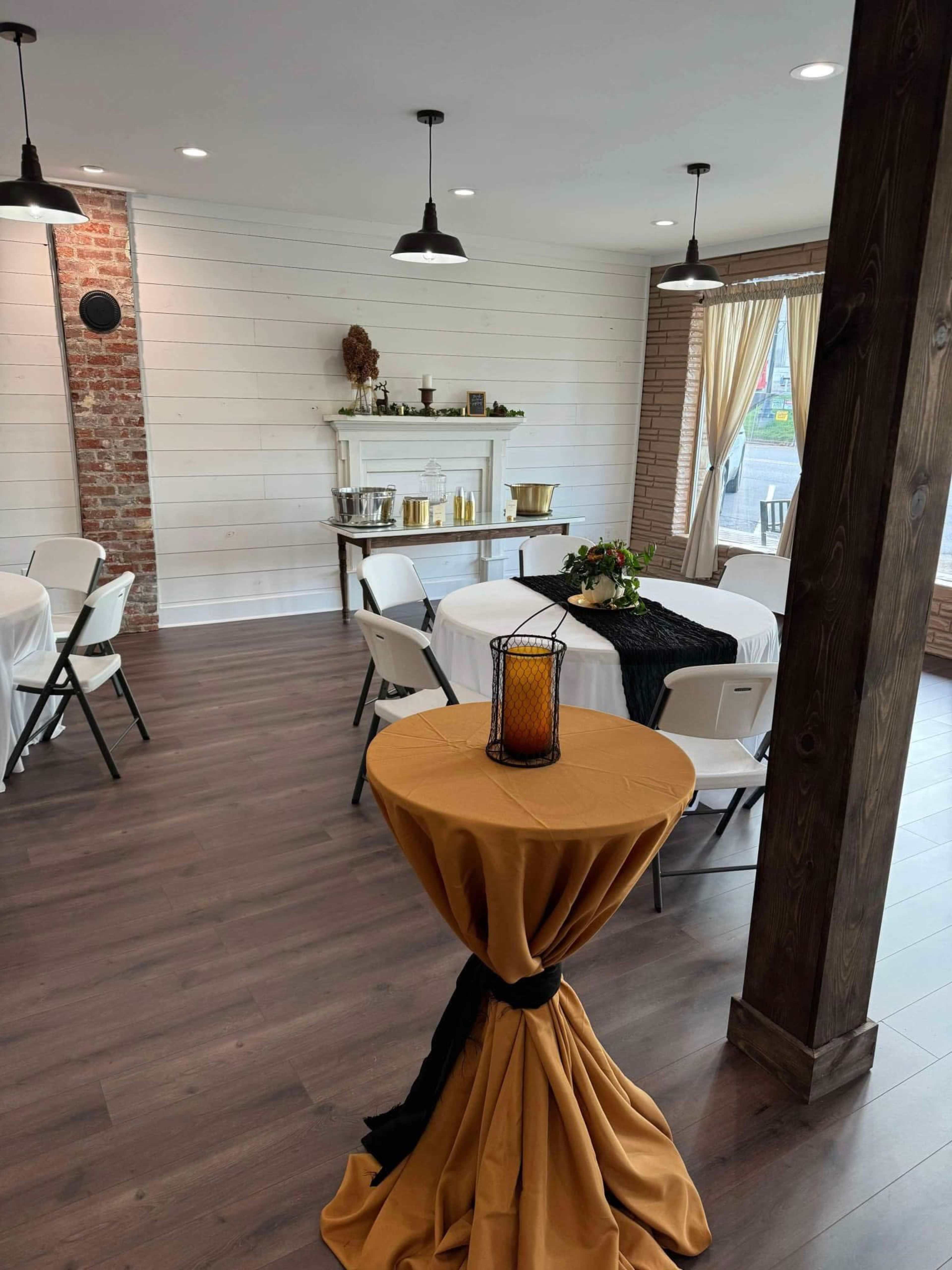 Downtown on the square with a beautiful historic open floor plan Image in Moulton, Moulton, AL