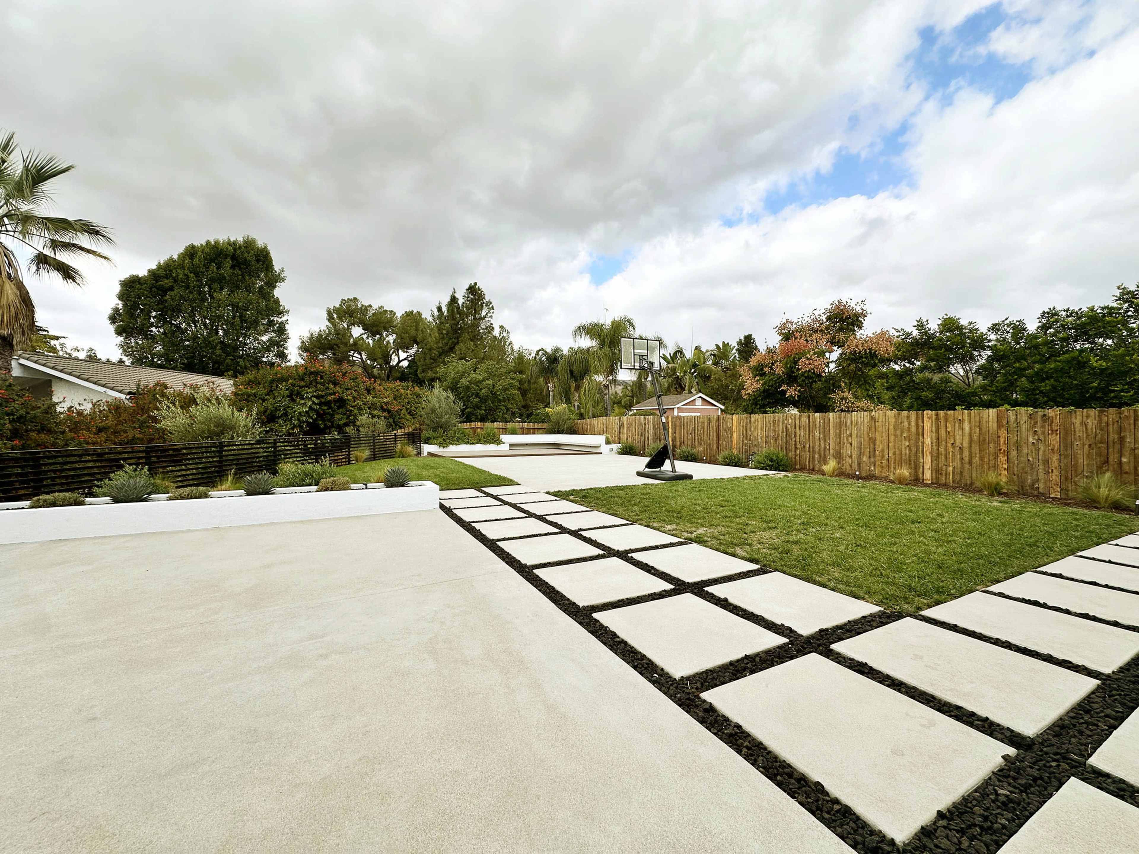 Modern Sophisticated Backyard Image in Walnut, Walnut, CA