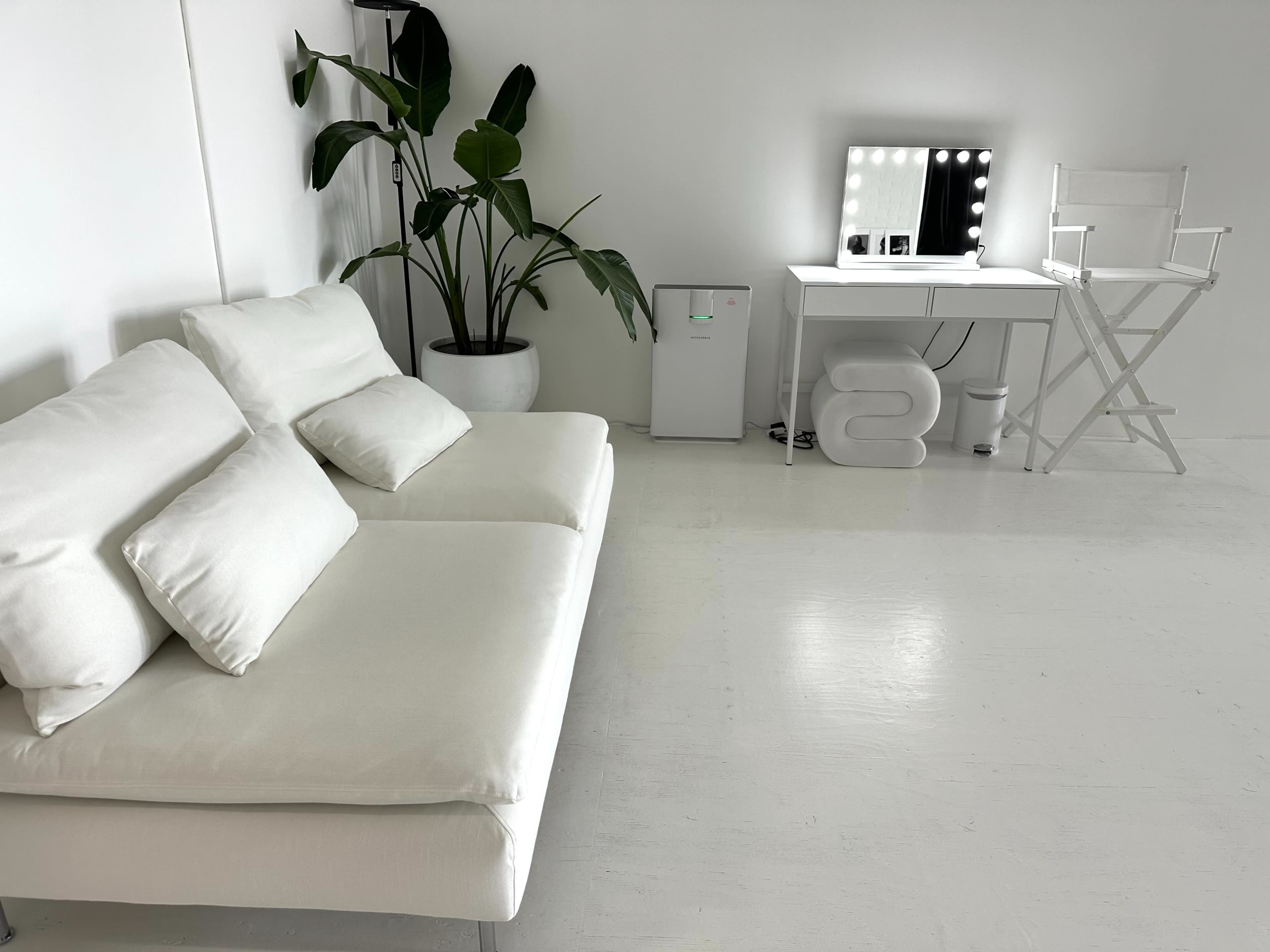 Bright & Spacious All-White Loft Studio – Jersey City Image in West Side, jersey City, NJ