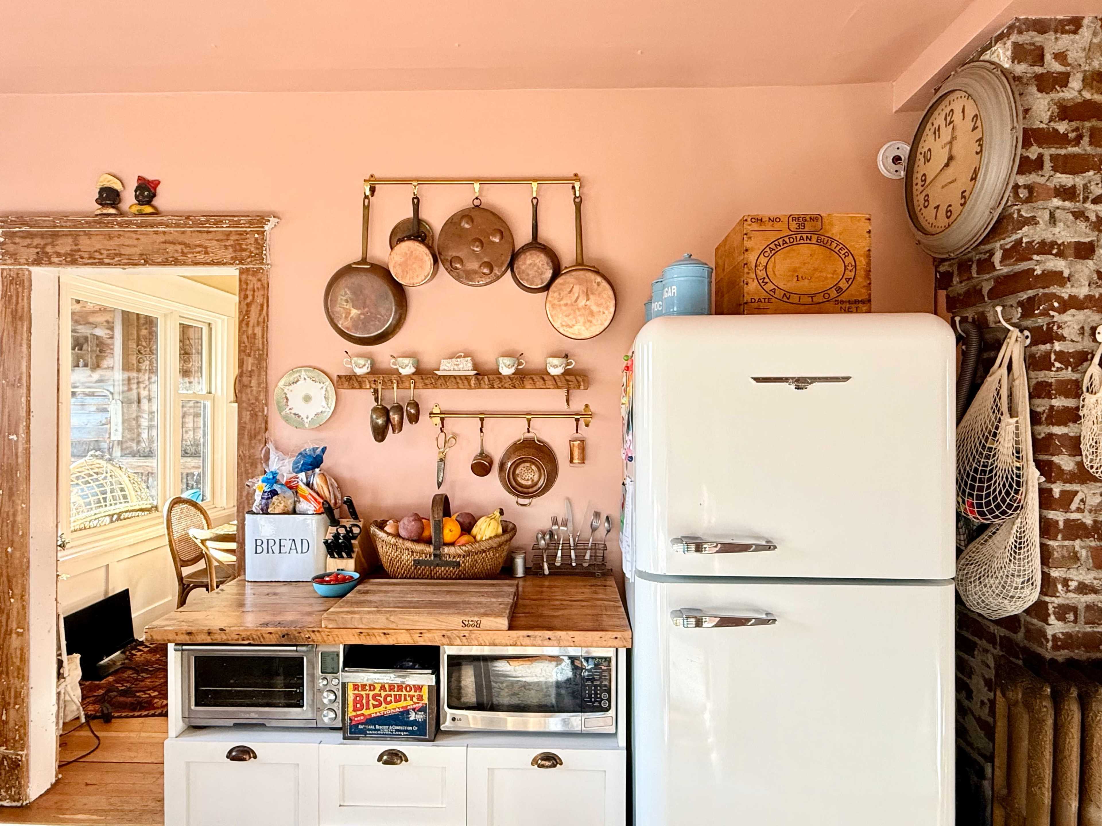 Cool, Comfortable, Vintage Home. Image in East Vancouver, Vancouver, BC