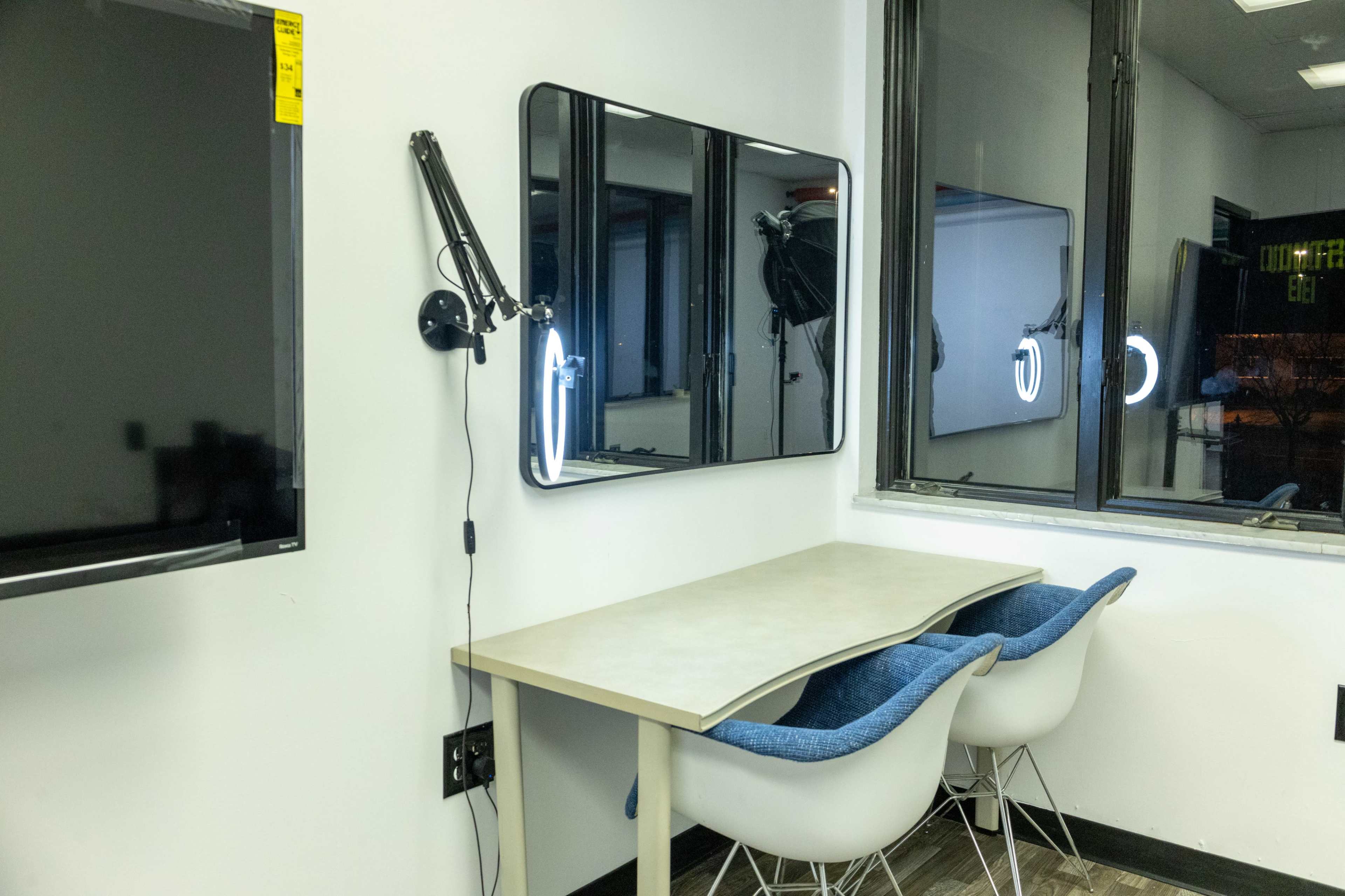 STUDIO B : Modern Creative Studio on Cleveland Westside – Backdrops, Pro Lighting & More! Image in Brooklyn Heights, Cleveland, OH