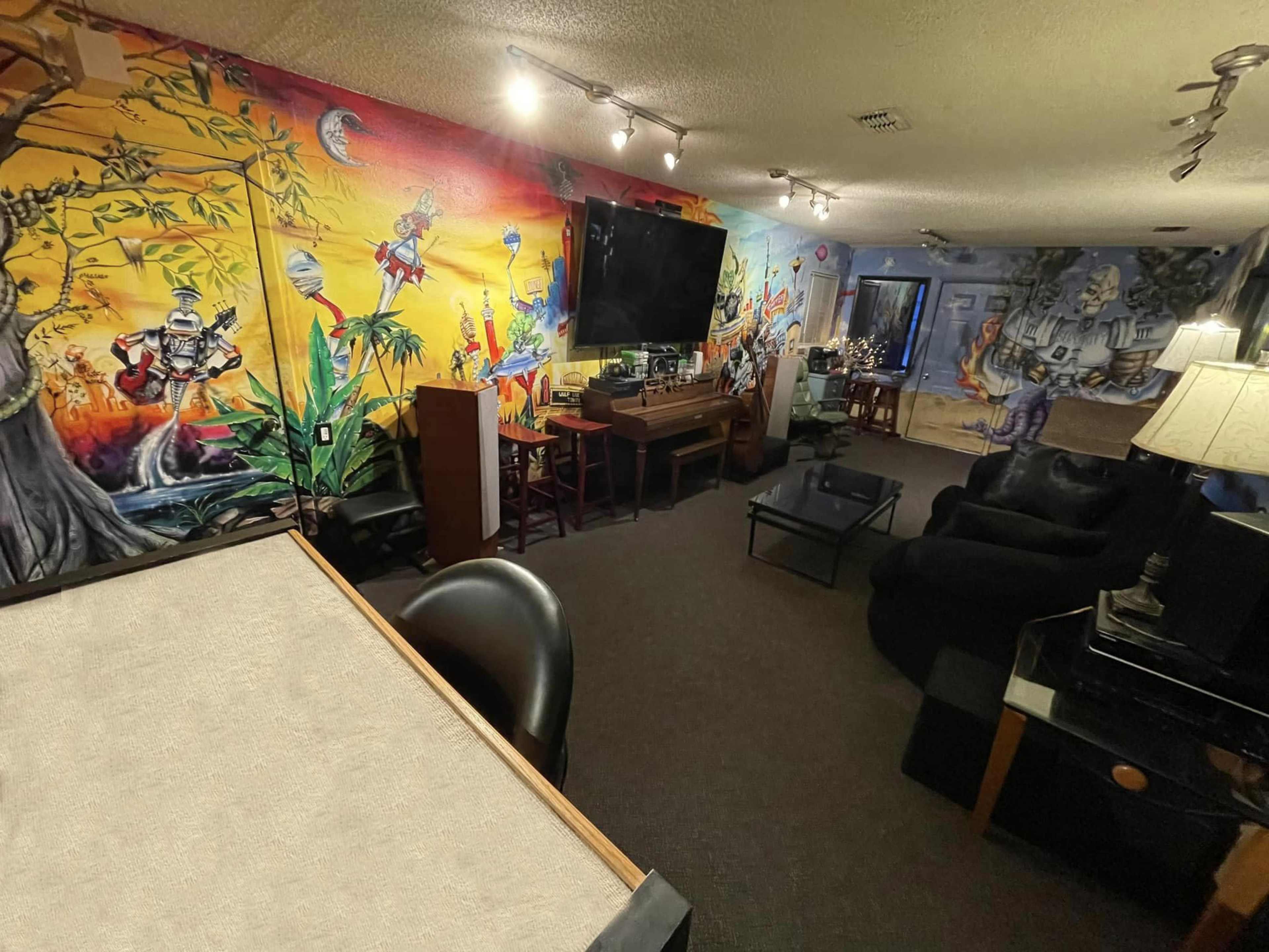 Spacious, Industrial Photography/Videography/Recording Studio with large Cyclorama and Stage Image in Gulf Coast Acres, Hudson, FL