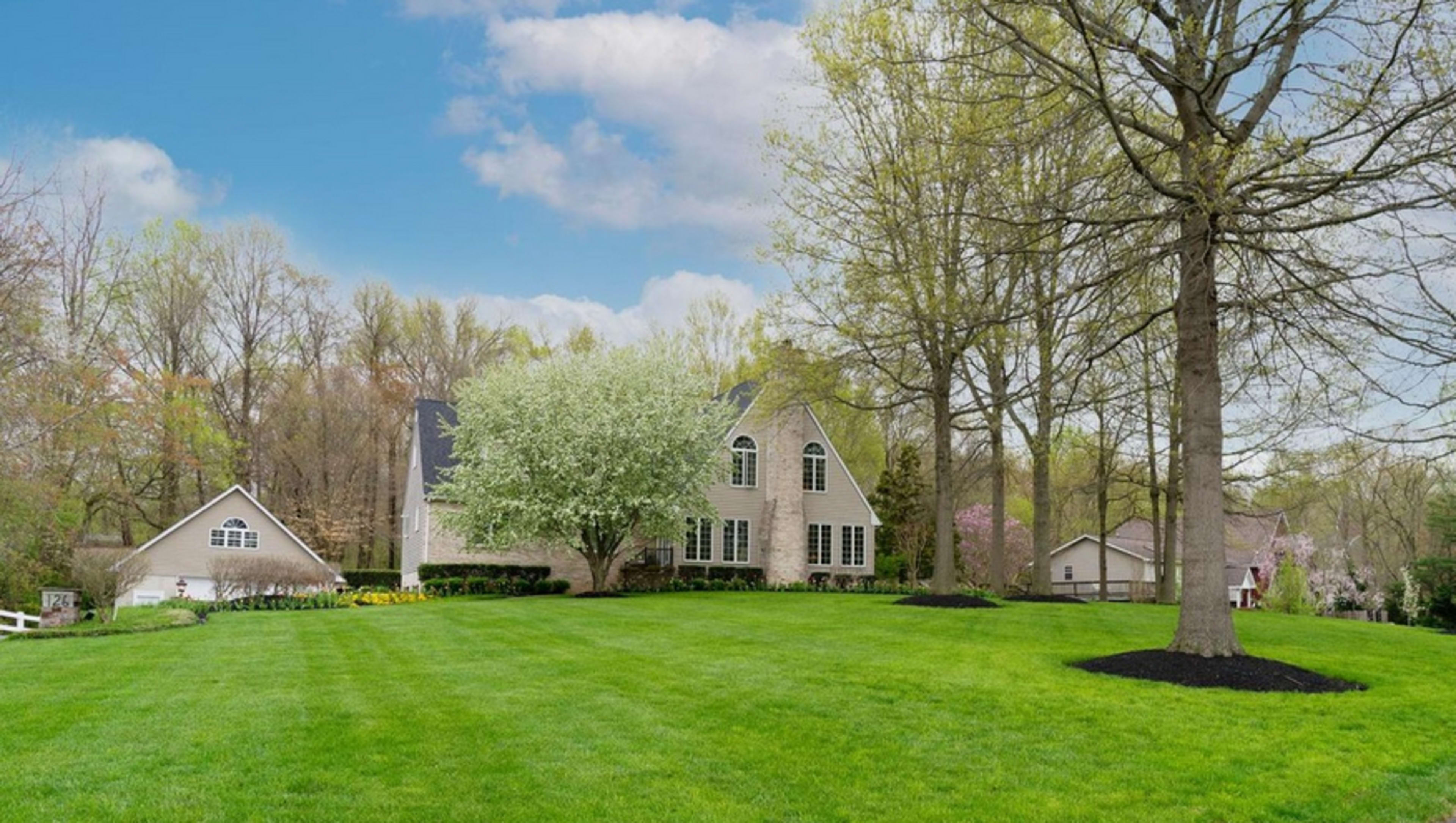 Scenic Sunrise Retreat with Floor-to-Ceiling Windows, Perfect for Gatherings, Micro Events, Shoots, and Workshops Image in , Perryville, MD