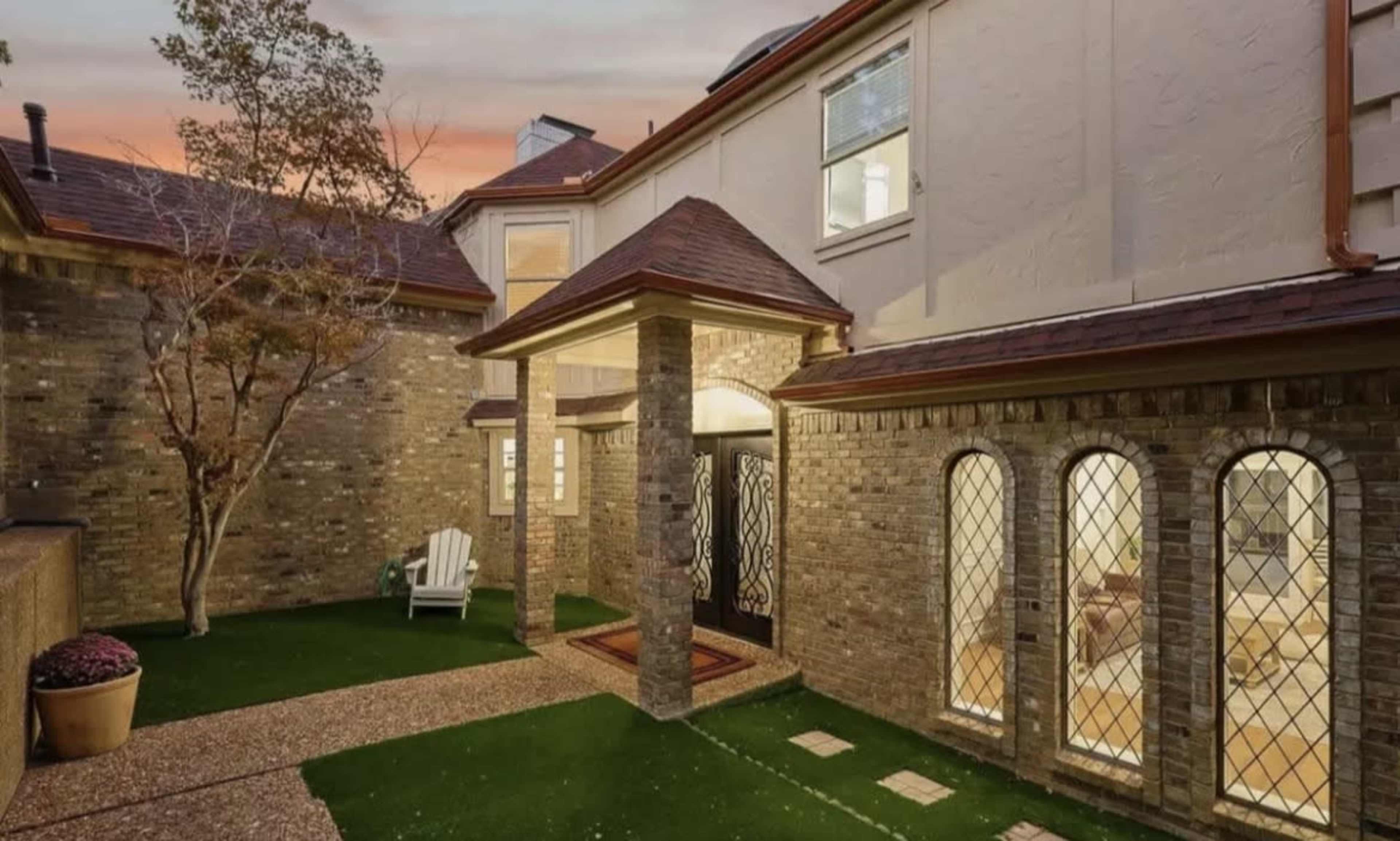 Dallas Cottage in Lux Image in Dallas, Dallas, TX