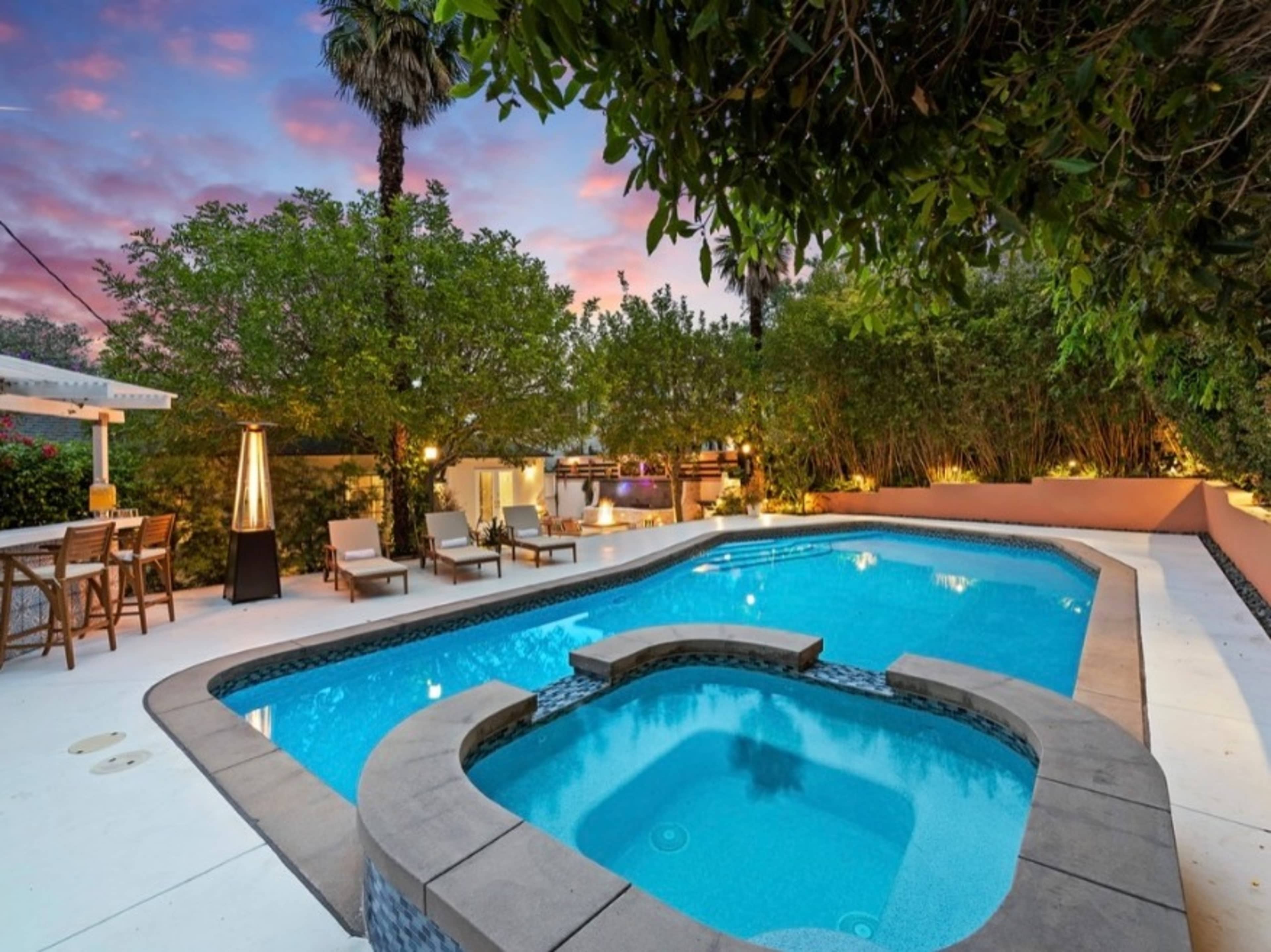 Swimming pool and jacuzzi heating 