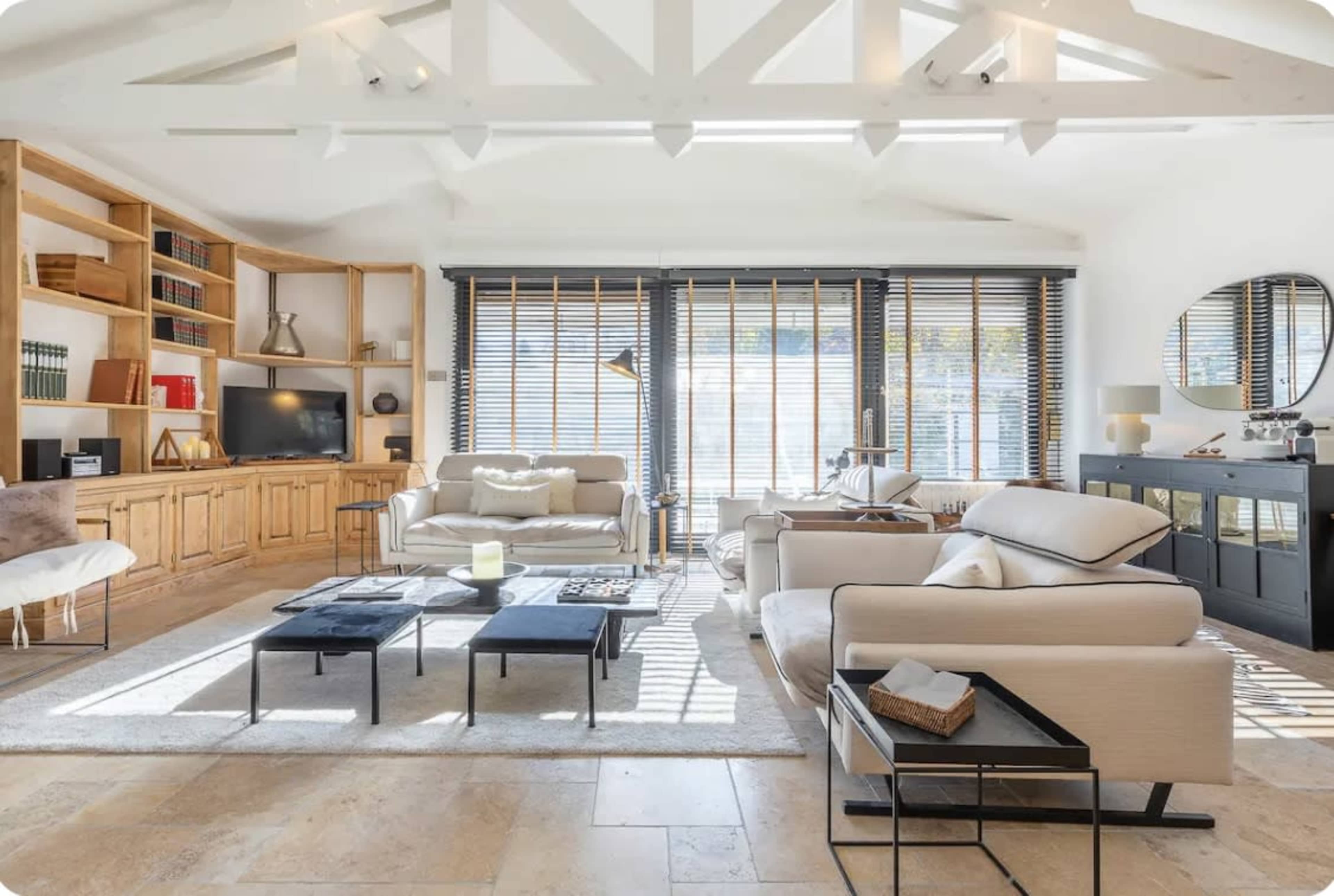 Chalet blanc de plain-pied avec vue sur le Massif du Mont-Blanc Image in , Saint-Gervais Mont-Blanc