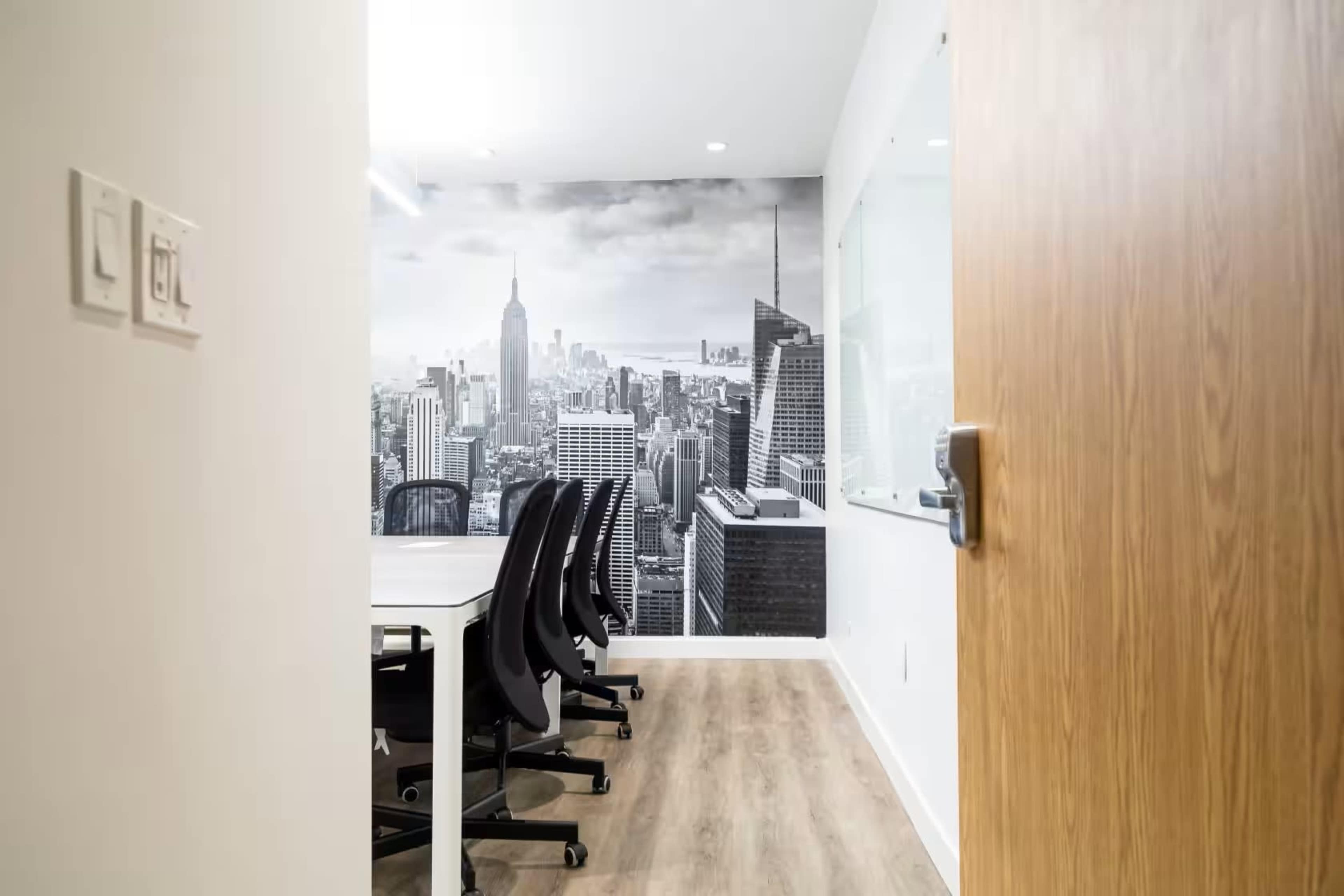 10 Seater Meeting Room l Downtown Toronto l 2 mins walk from TTC station Image in Downtown Toronto, Toronto, ON