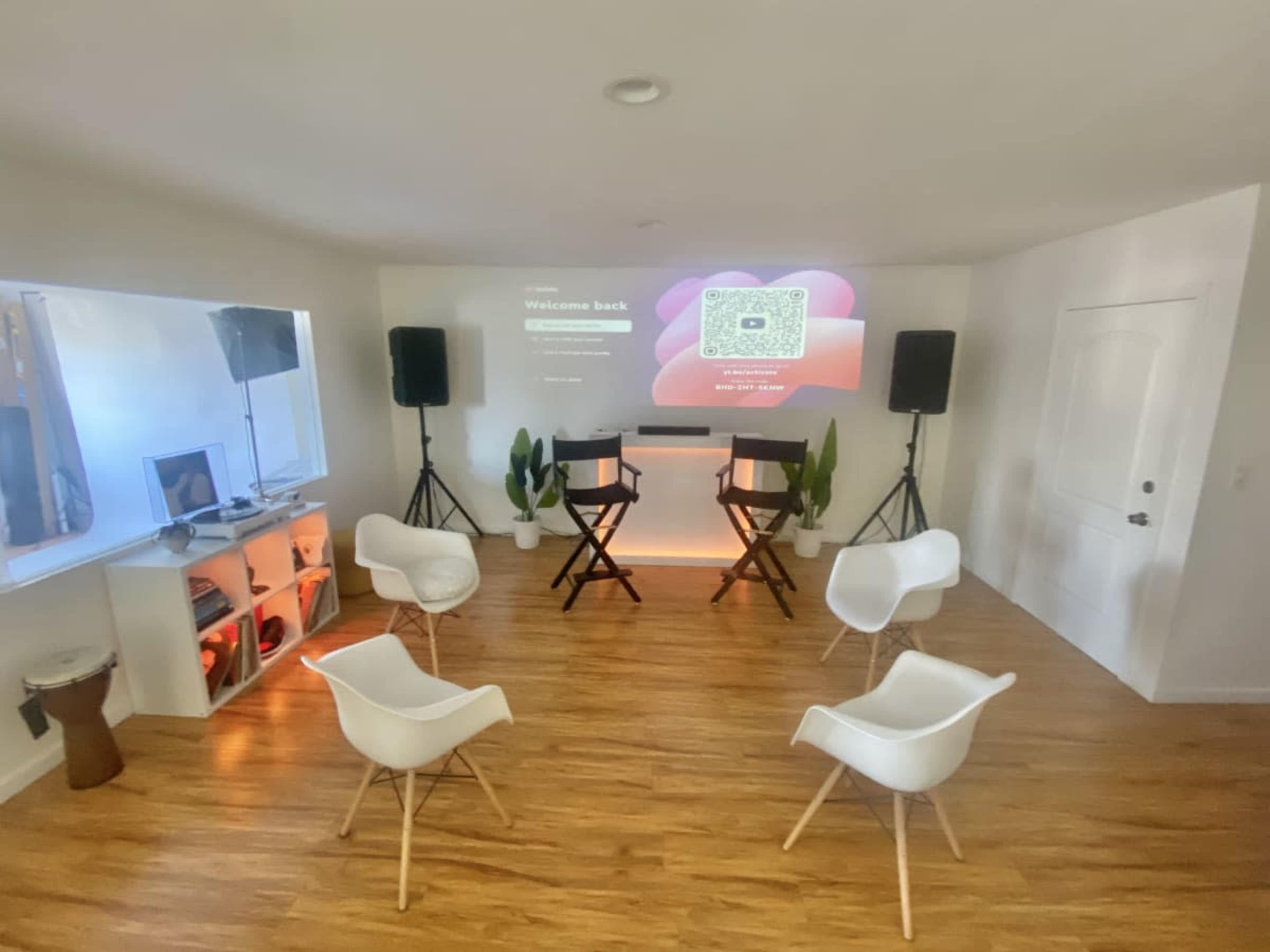 Creative Flexible Workspace Image in Central LA, Los Angeles, CA