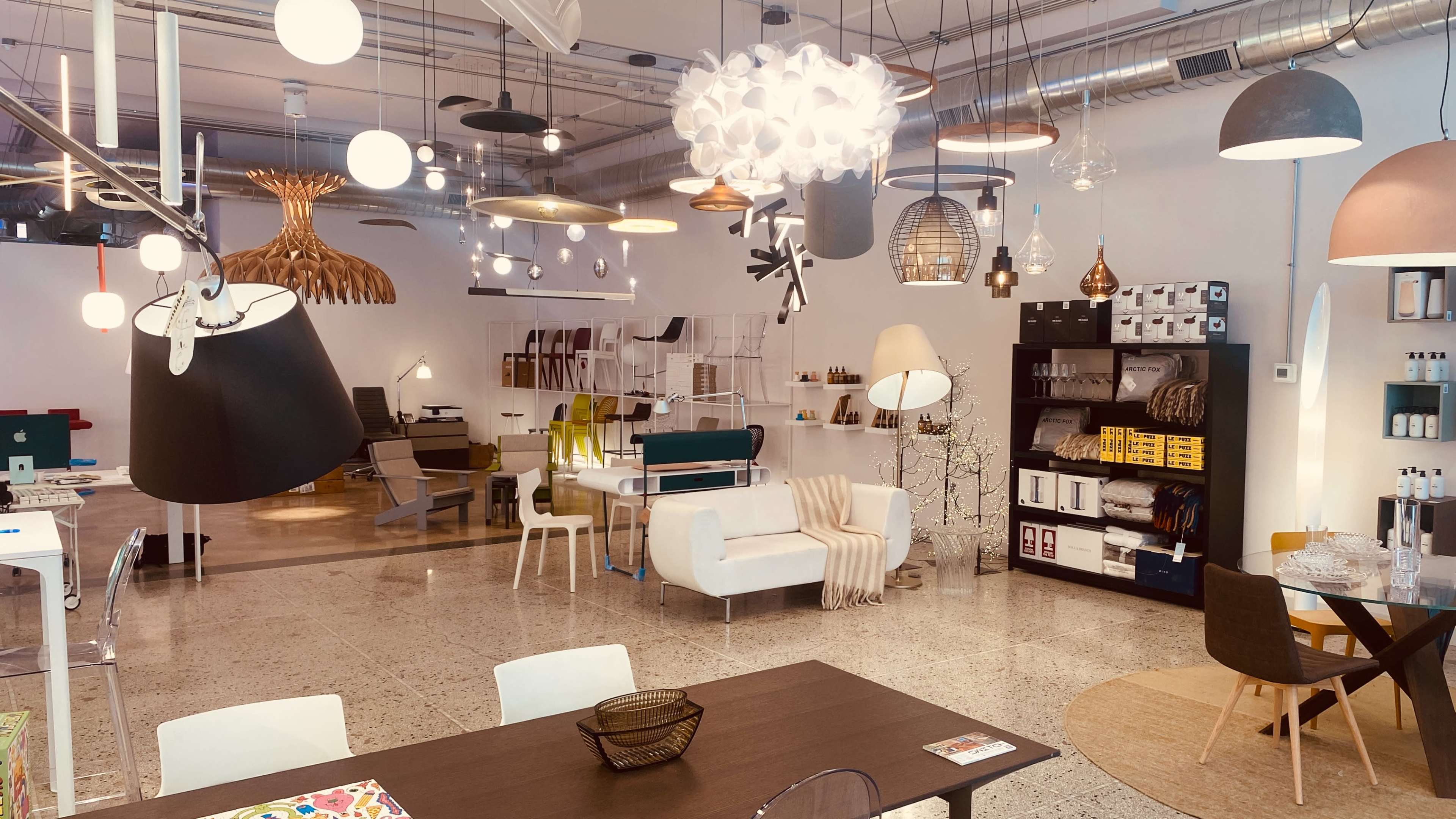 Upscale Modern Showroom for Private Events, Pop-Ups & Gatherings Image in Central Business District, Cincinnati, OH