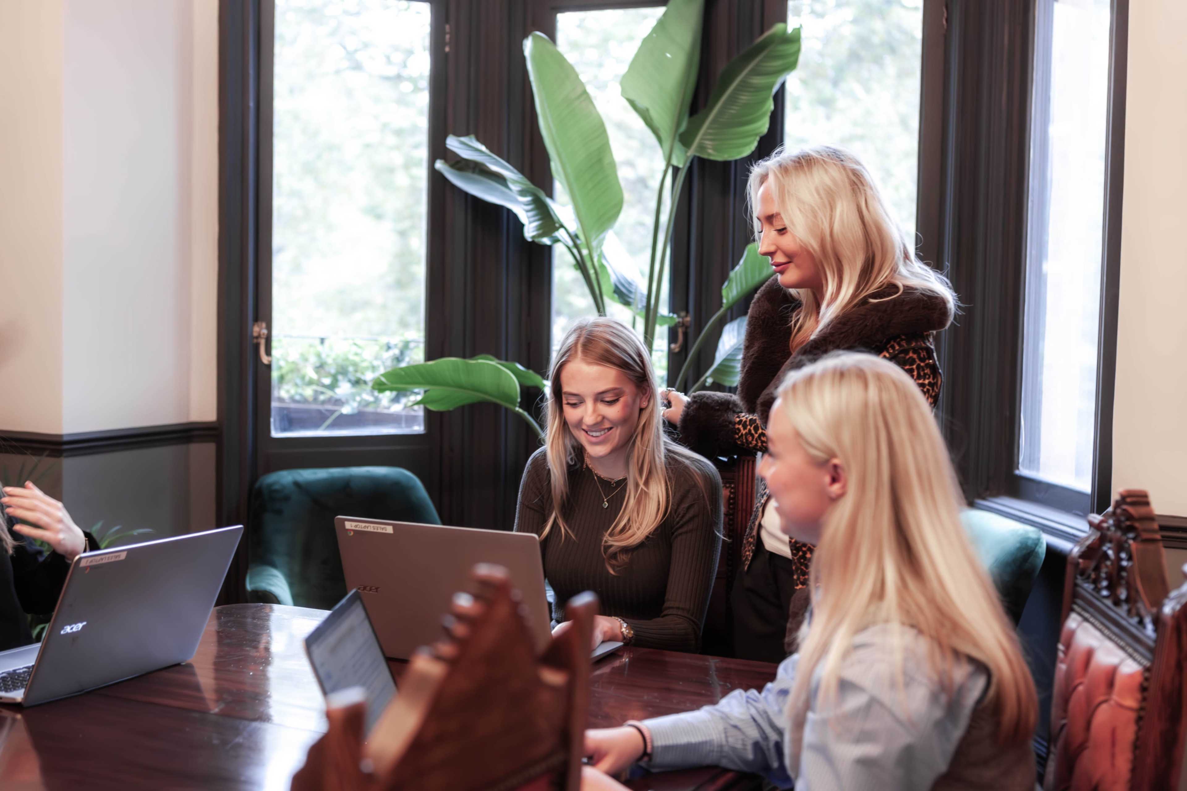 Meeting Room hire in Mayfair – Elegant Boardroom at Hanover Square Image in Mayfair, London, ENG