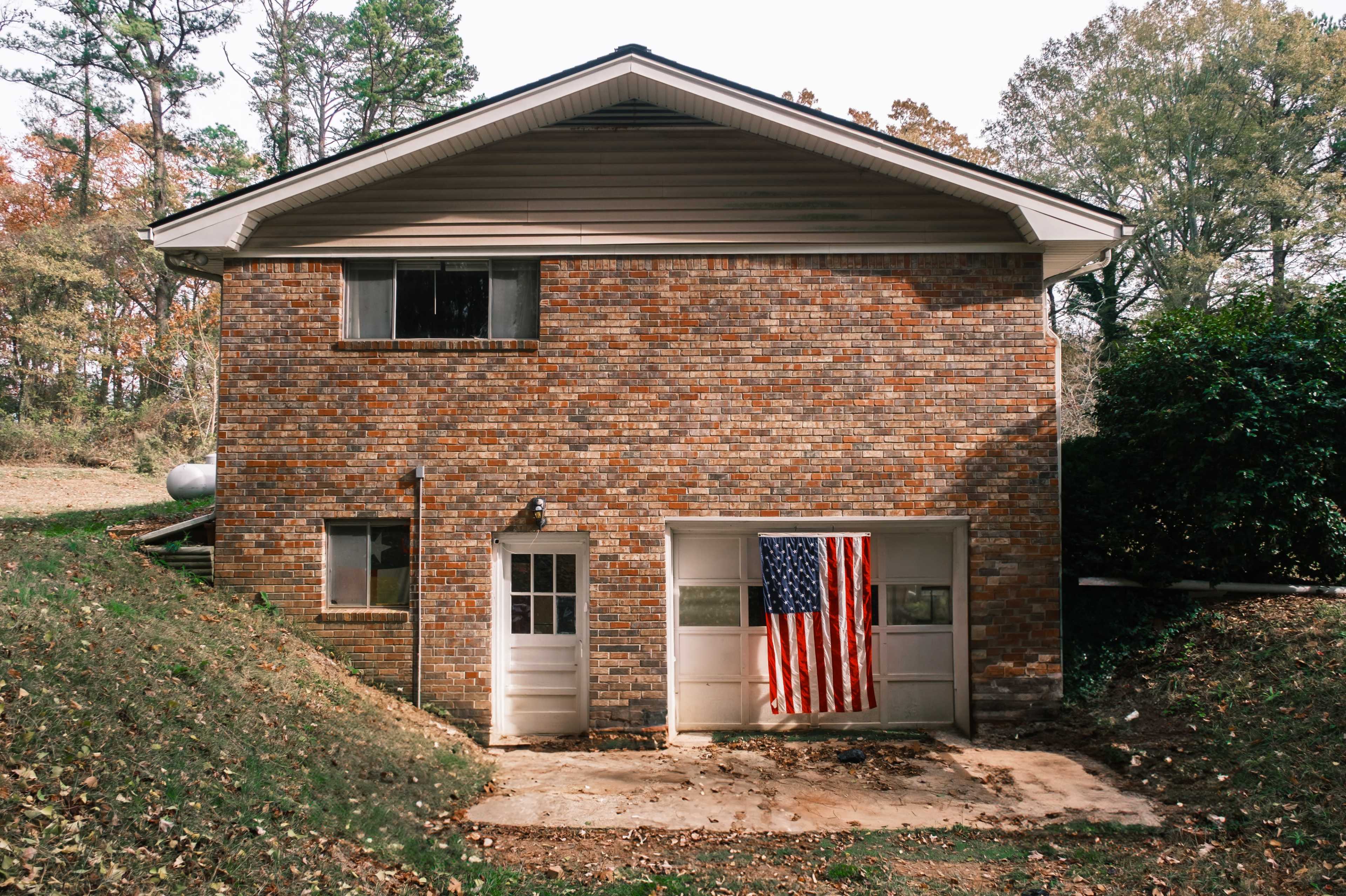 Private Ranch House 1 minute from the highway, 10 minutes from the airport. Image in South Fulton, College Park, GA